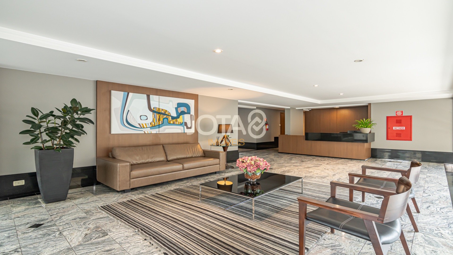 REFORMA DE ALTO PADRÃO E LOCALIZAÇÃO NOBRE NO BATEL