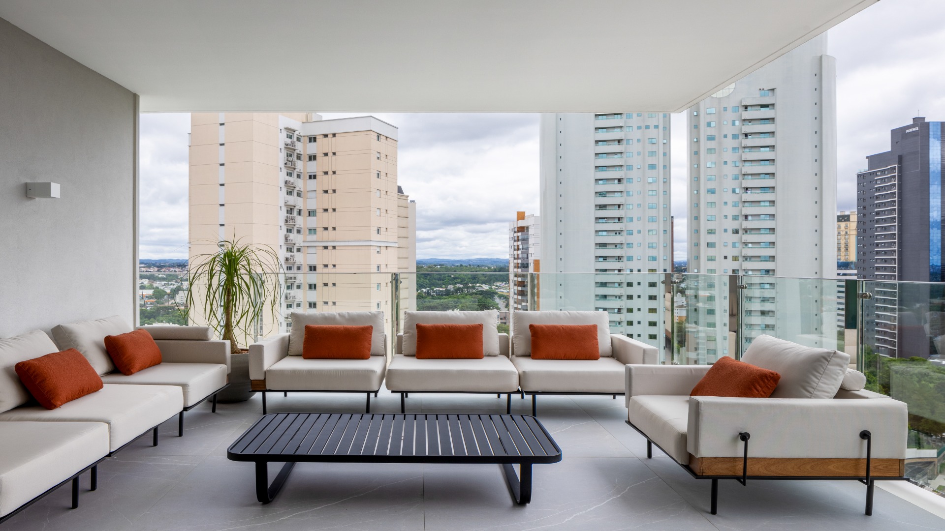 APARTAMENTOS DE 3 OU 4 SUÍTES PRONTOS PARA MORAR