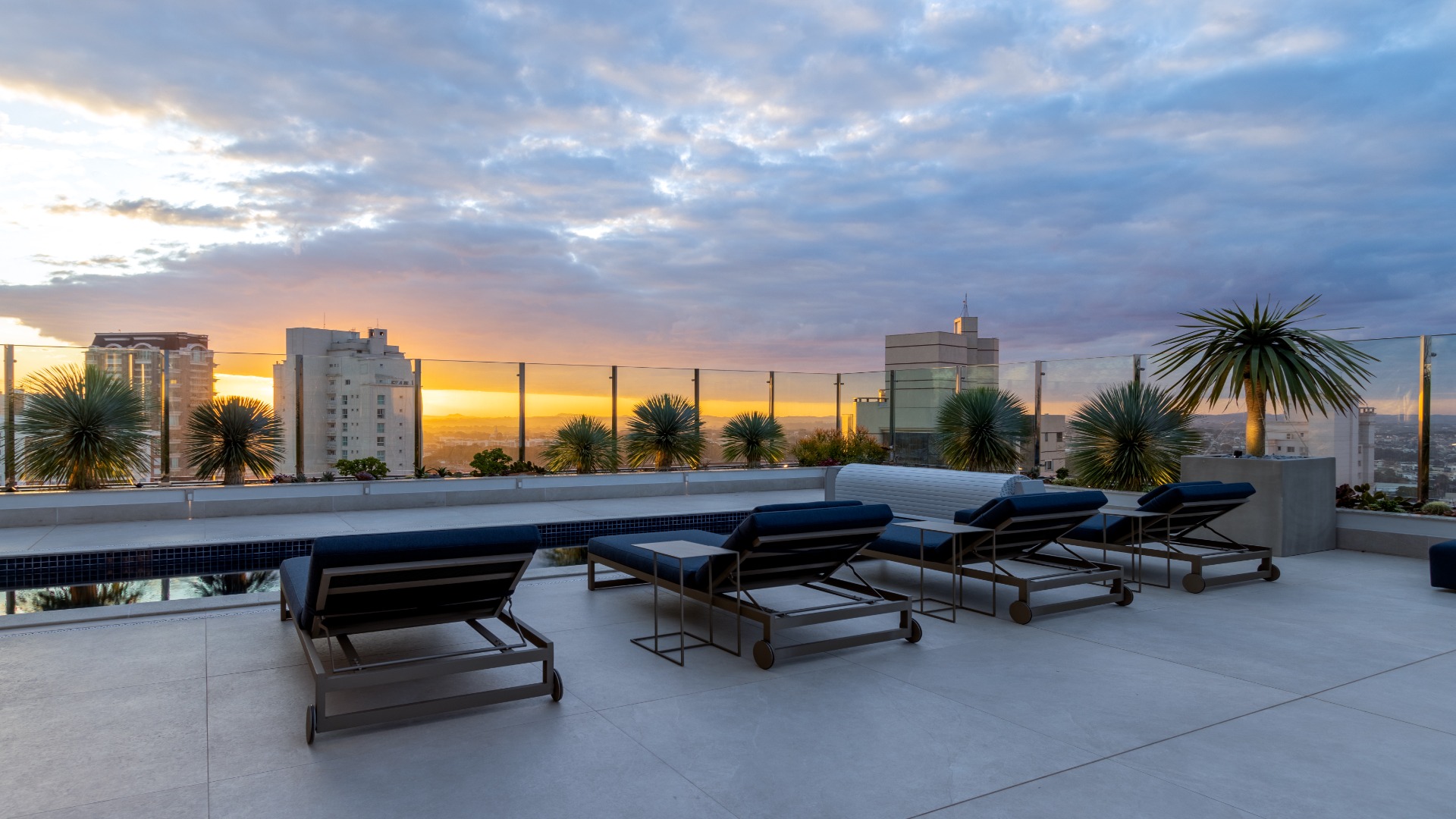 APARTAMENTOS DE 3 OU 4 SUÍTES PRONTOS PARA MORAR