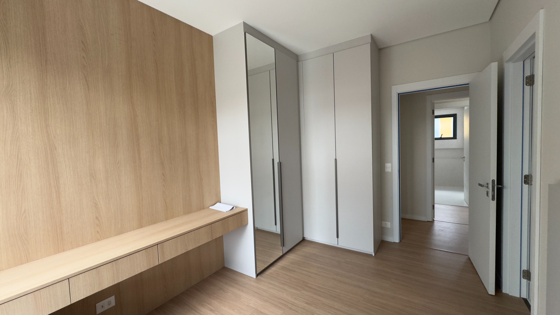 APARATAMENTO COM 3 SUÍTES E 3 VAGAS NO JUVEVE