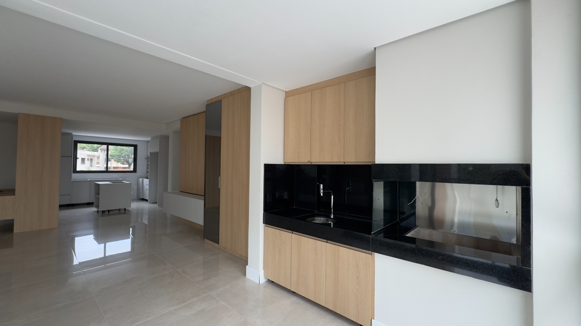 APARATAMENTO COM 3 SUÍTES E 3 VAGAS NO JUVEVE