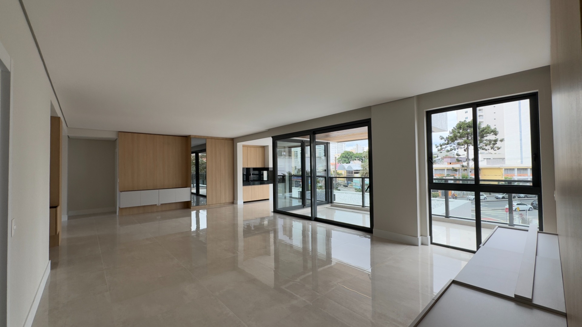 Foto de destaque Aparatamento com 3 suítes e 3 vagas no juvevê