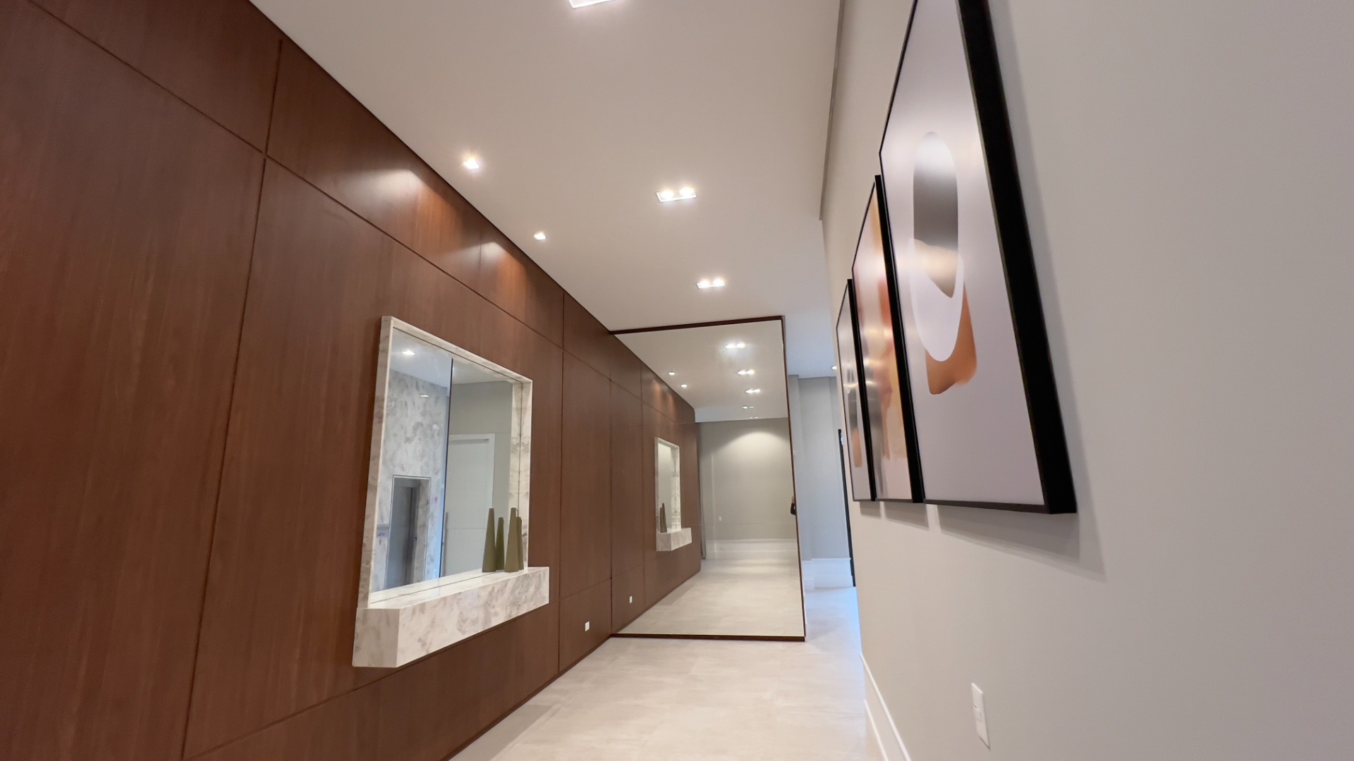 APARATAMENTO COM 3 SUÍTES E 3 VAGAS NO JUVEVÊ