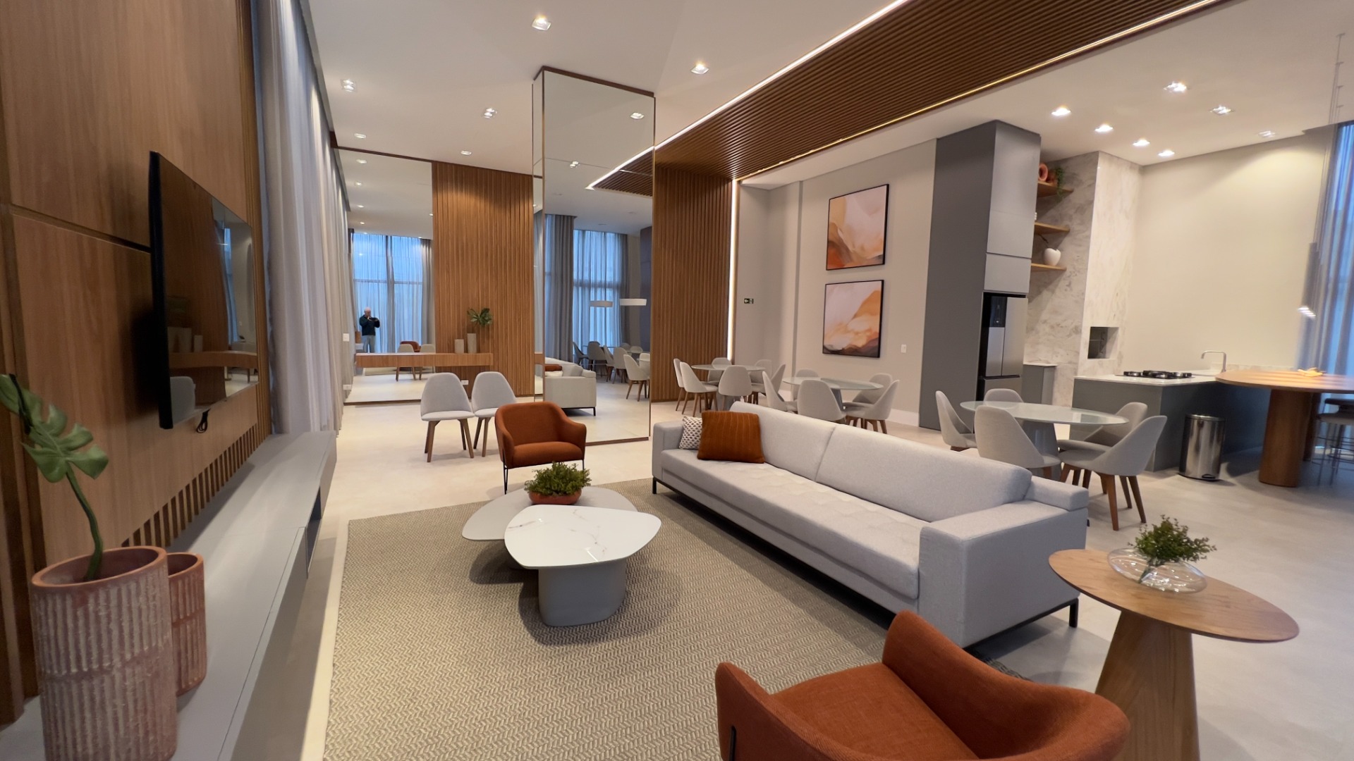 APARATAMENTO COM 3 SUÍTES E 3 VAGAS NO JUVEVÊ