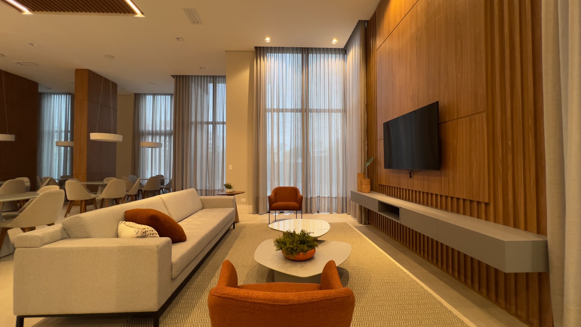 APARATAMENTO COM 3 SUÍTES E 3 VAGAS NO JUVEVÊ