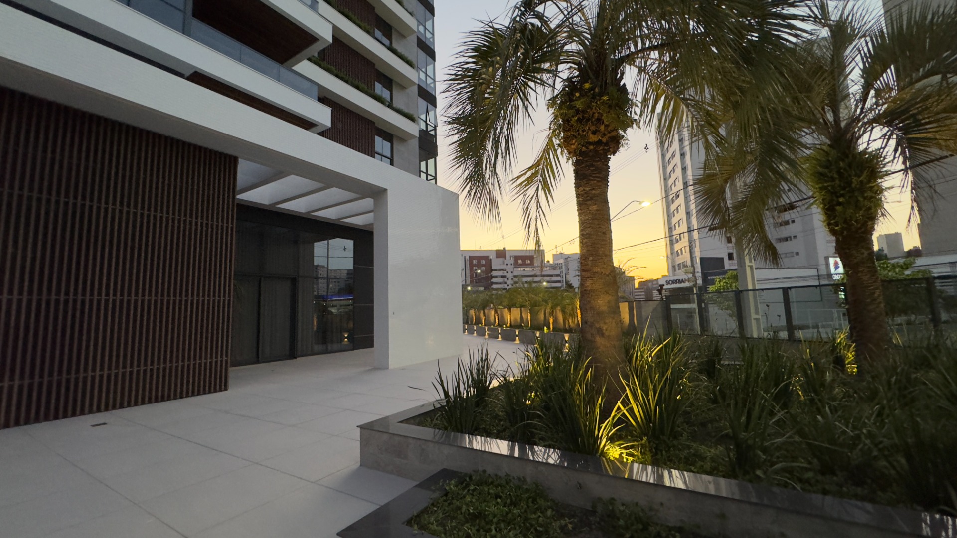 APARATAMENTO COM 3 SUÍTES E 3 VAGAS NO JUVEVÊ