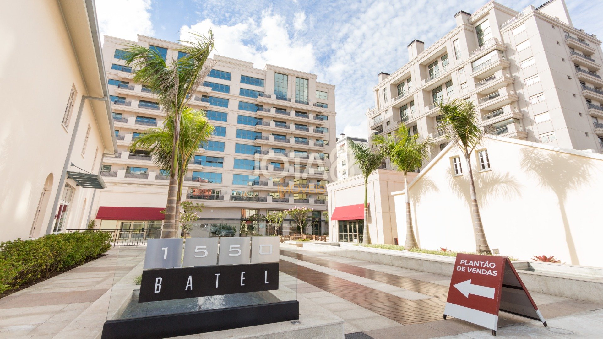 MODERNO APARTAMENTO DE 2 QUARTOS NO BATEL