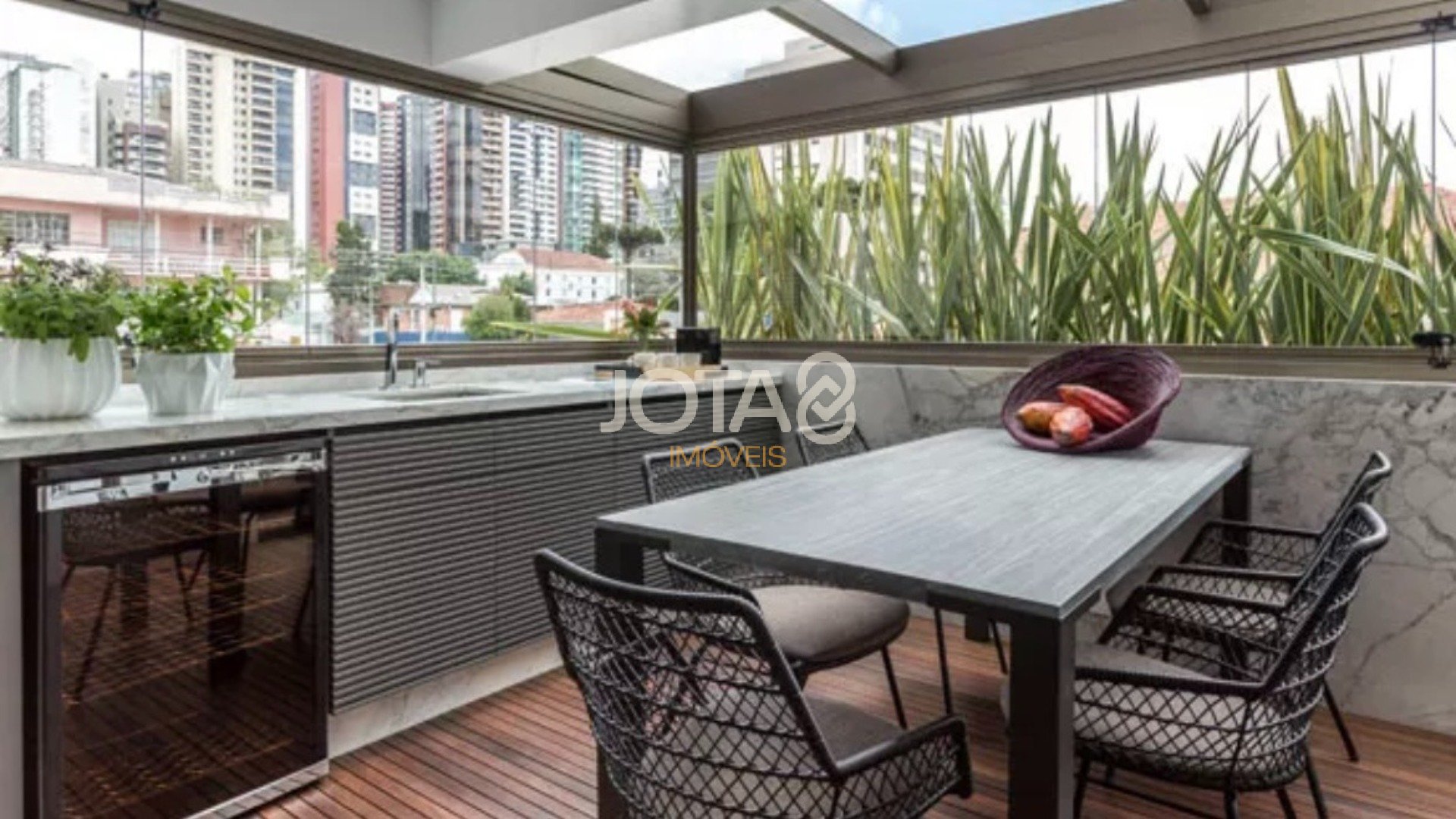 MODERNO APARTAMENTO DE 2 QUARTOS NO BATEL