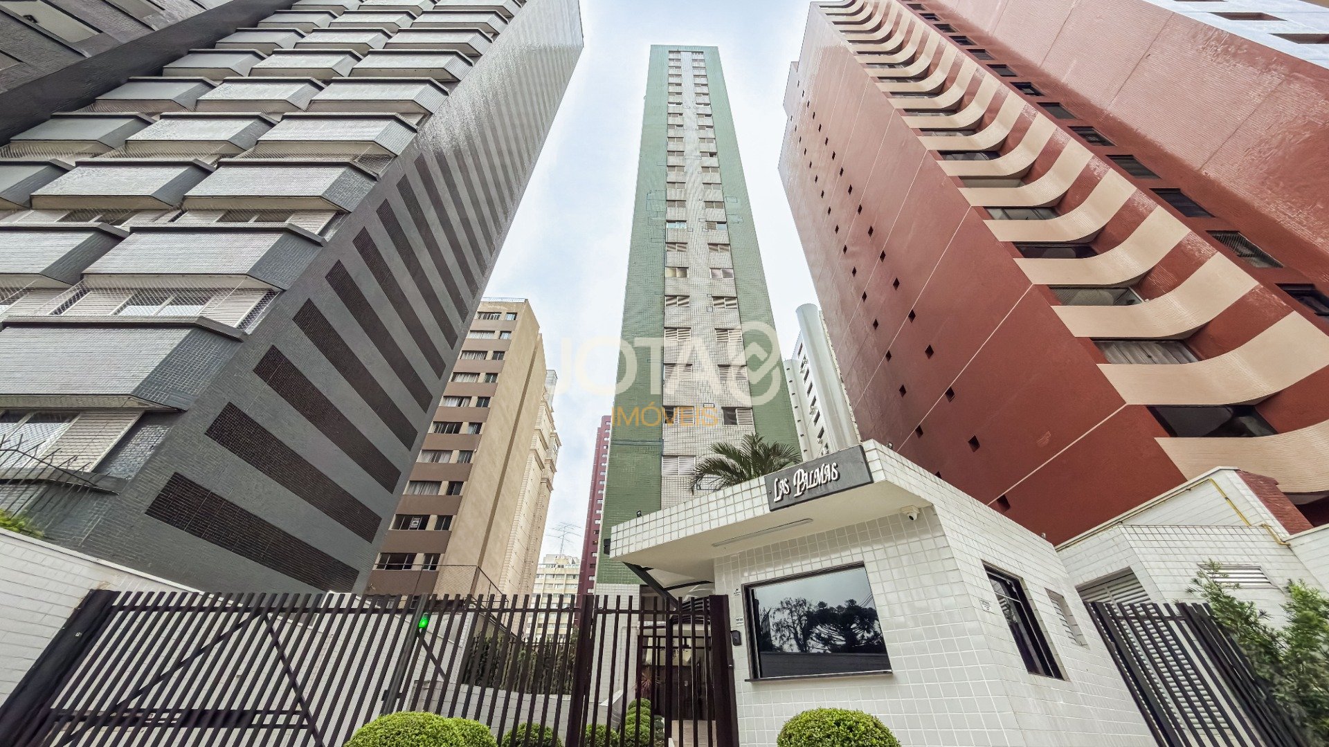 APARTAMENTO COM 3 QUARTOS NO BATEL