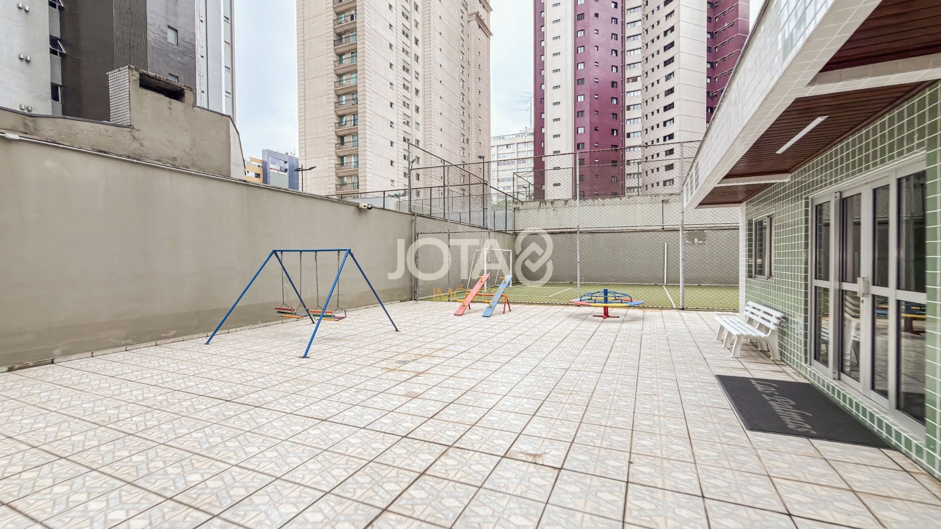 APARTAMENTO COM 3 QUARTOS NO BATEL