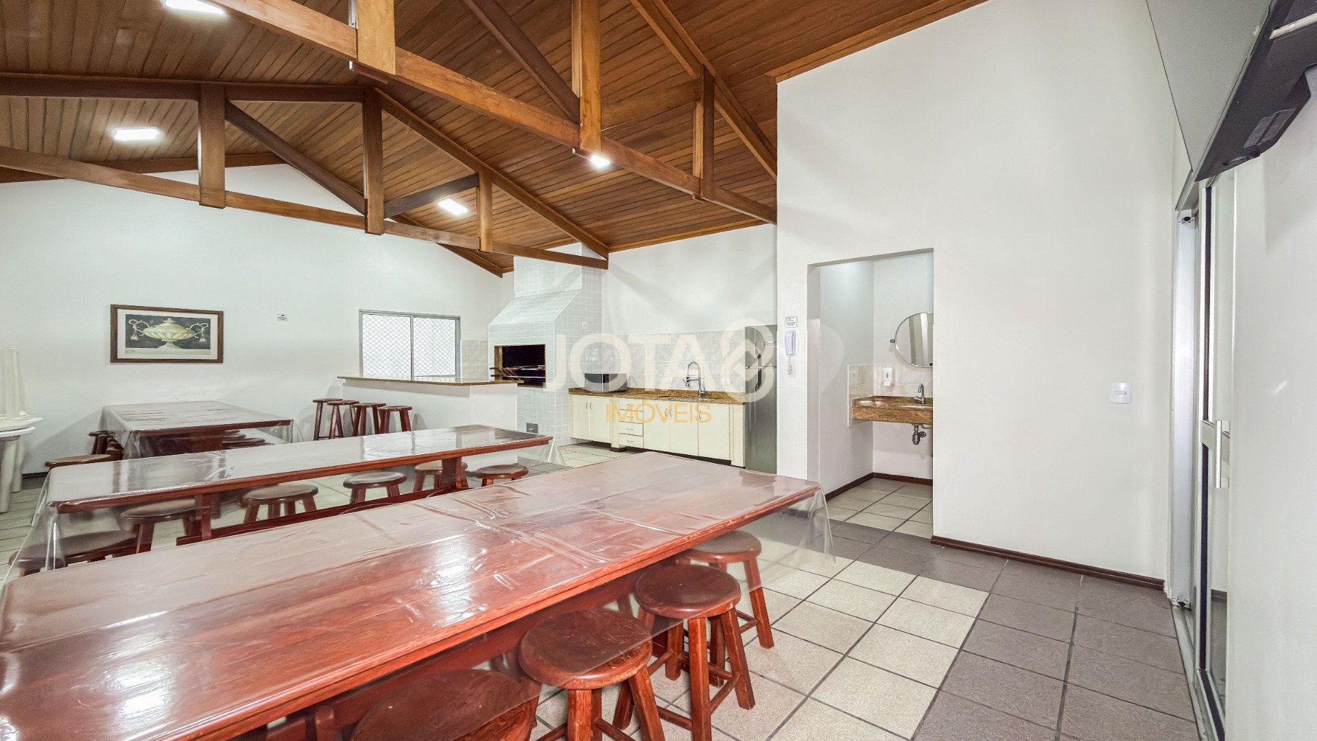 APARTAMENTO COM 3 QUARTOS NO BATEL