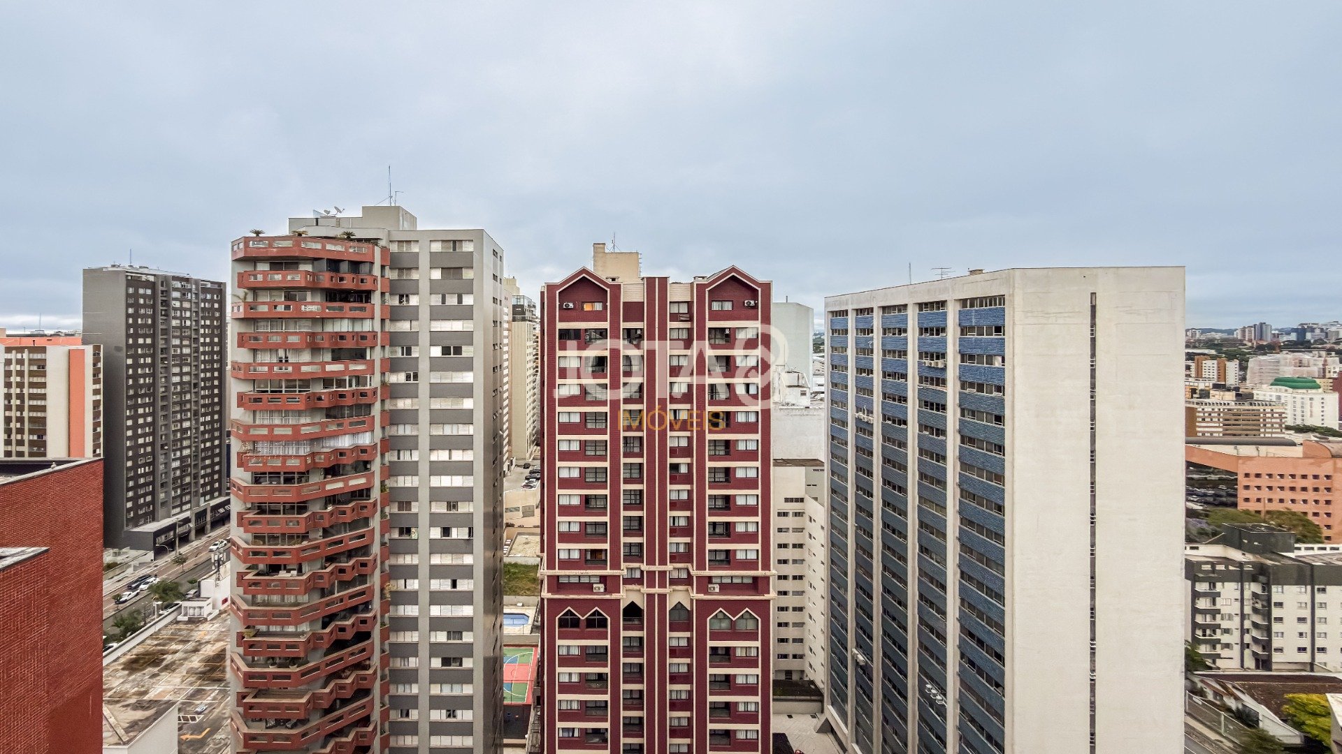 APARTAMENTO COM 3 QUARTOS NO BATEL