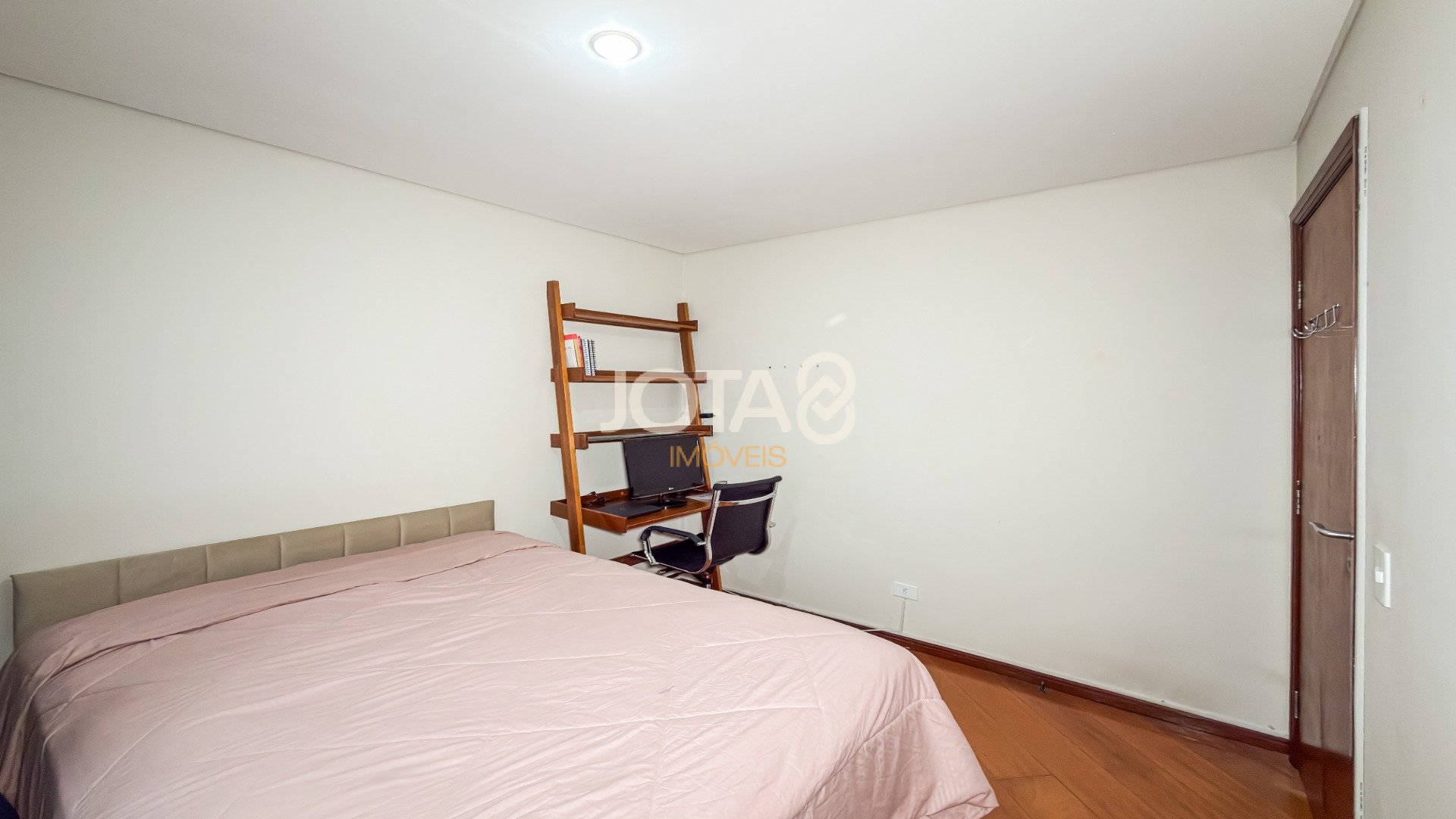 APARTAMENTO COM 3 QUARTOS NO BATEL