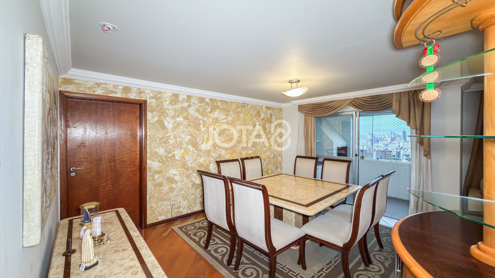 APARTAMENTO COM 3 QUARTOS NO BATEL