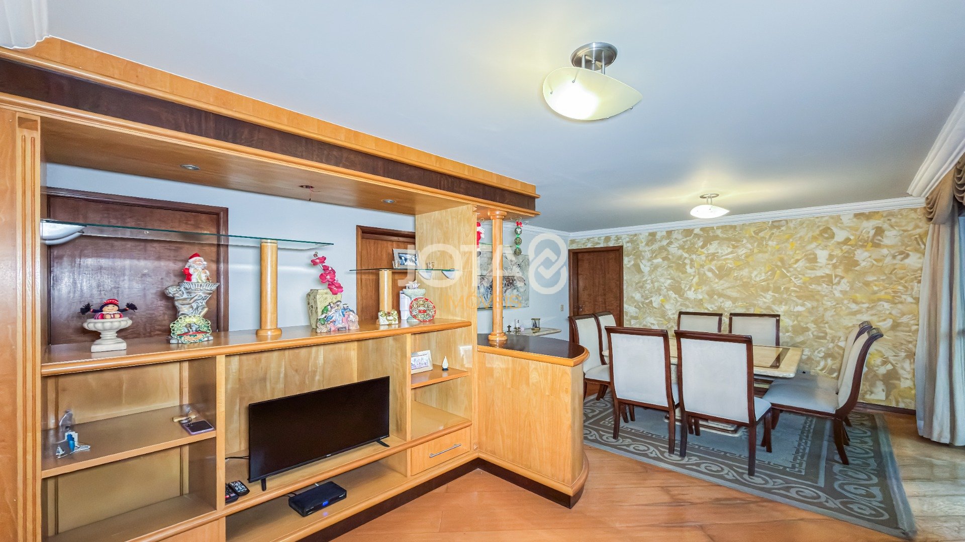 APARTAMENTO COM 3 QUARTOS NO BATEL