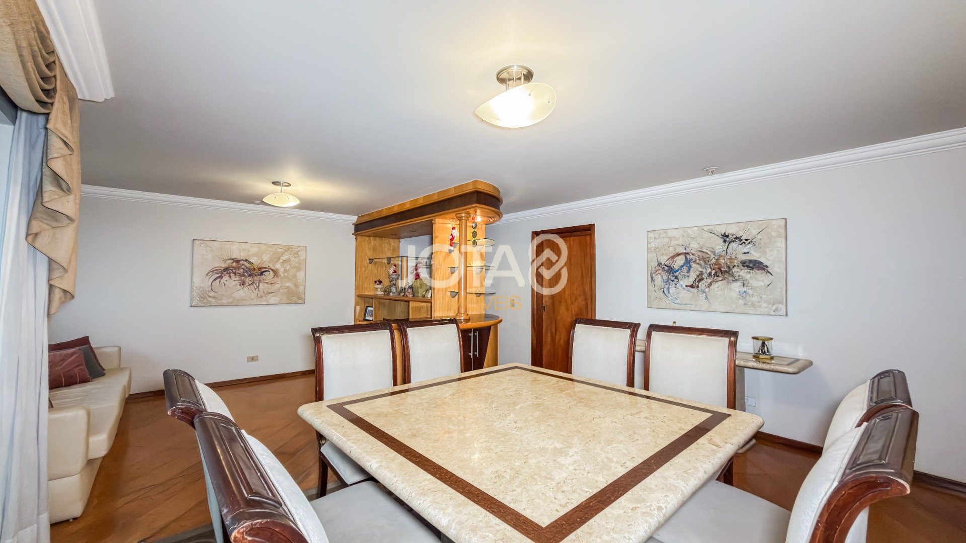 APARTAMENTO COM 3 QUARTOS NO BATEL