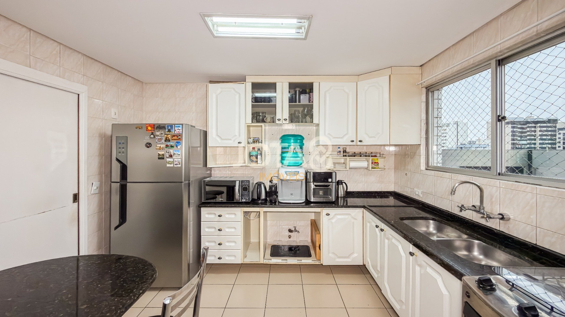 APARTAMENTO COM 3 QUARTOS NO BATEL