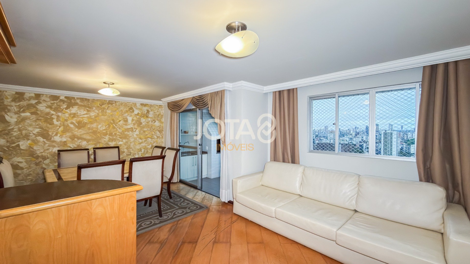 APARTAMENTO COM 3 QUARTOS NO BATEL