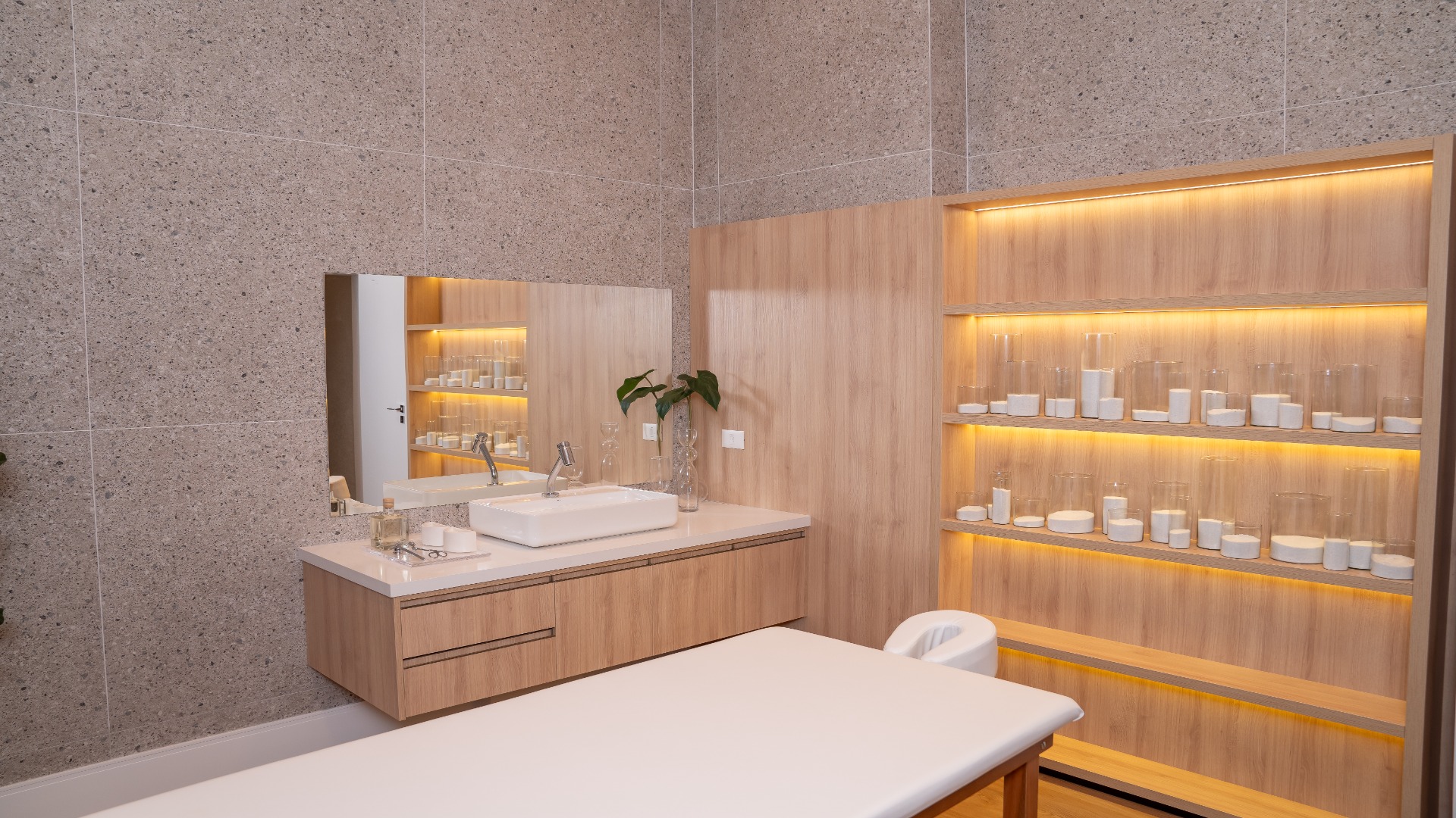 APARTAMENTO COM 3 SUÍTES E 4 VAGAS NO ECOVILLE