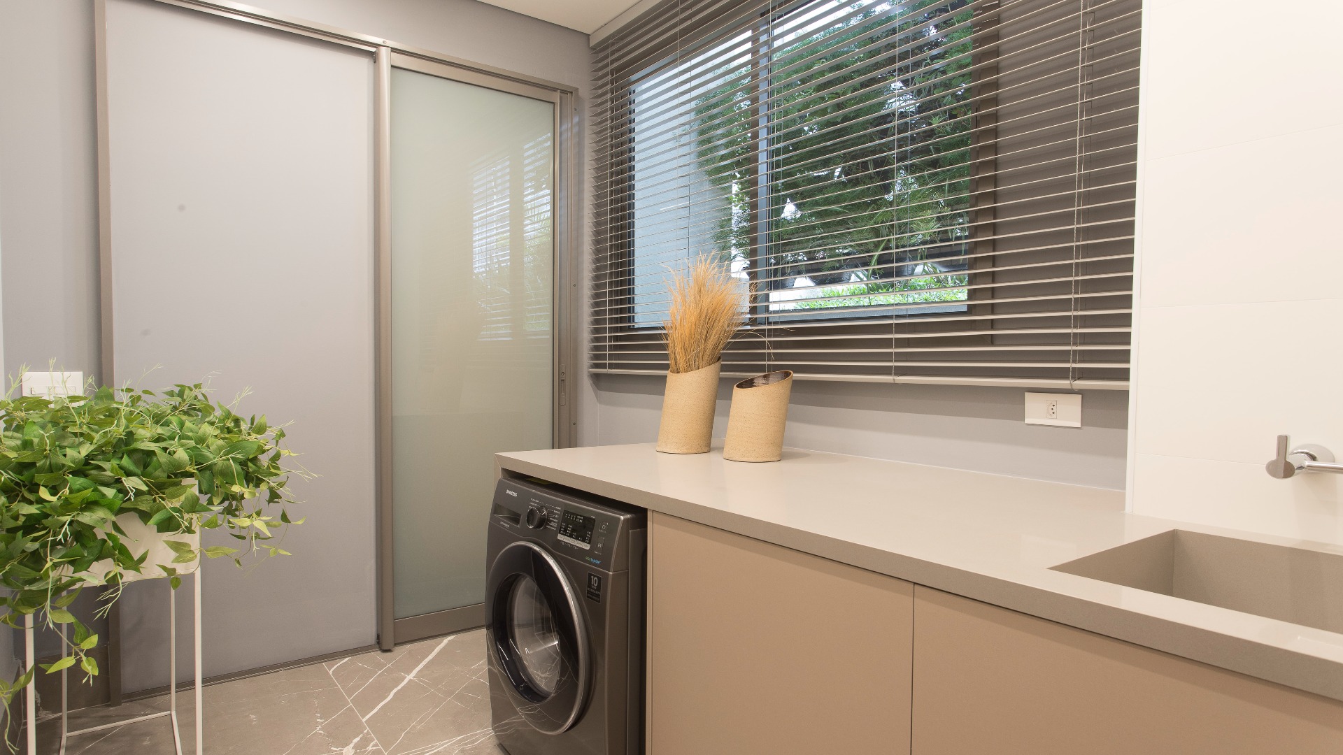 APARTAMENTO COM 3 SUÍTES E 4 VAGAS NO ECOVILLE