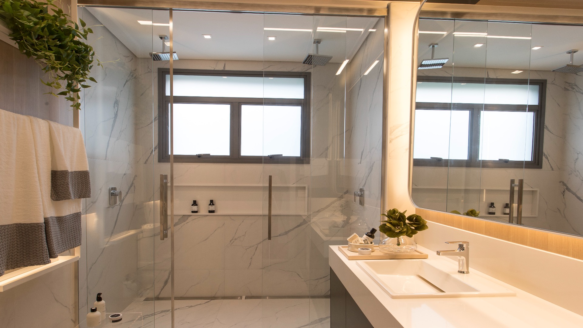 APARTAMENTO COM 3 SUÍTES E 4 VAGAS NO ECOVILLE