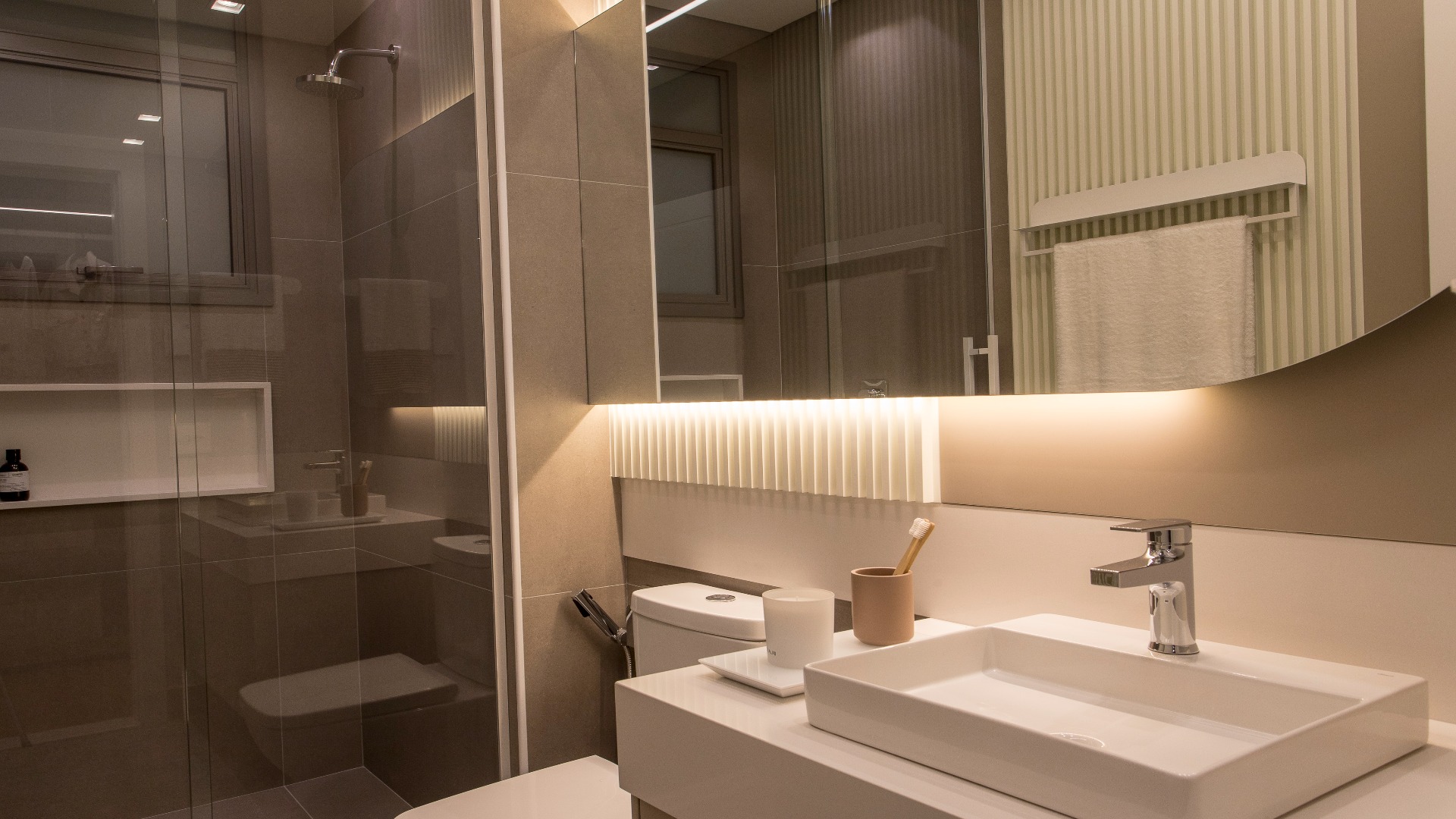 APARTAMENTO COM 3 SUÍTES E 4 VAGAS NO ECOVILLE