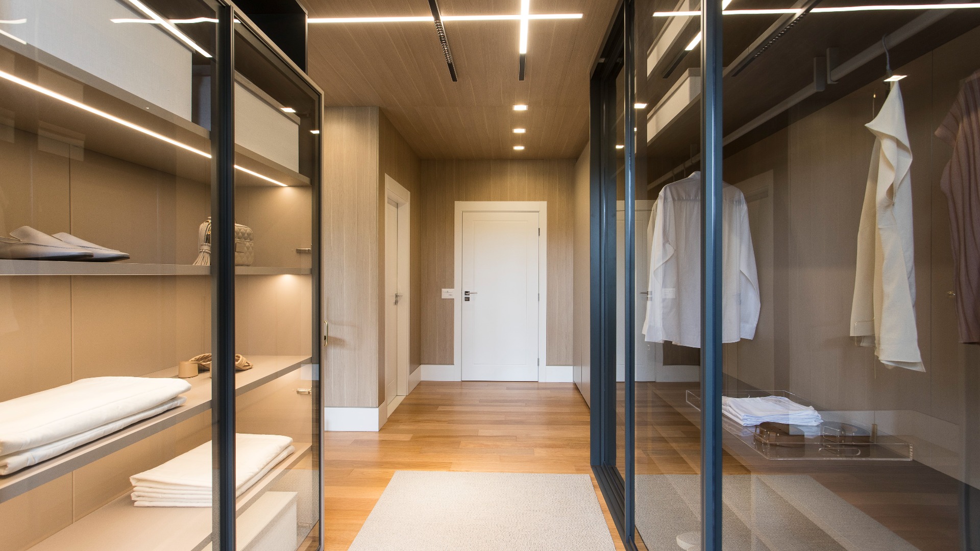 APARTAMENTO COM 3 SUÍTES E 4 VAGAS NO ECOVILLE