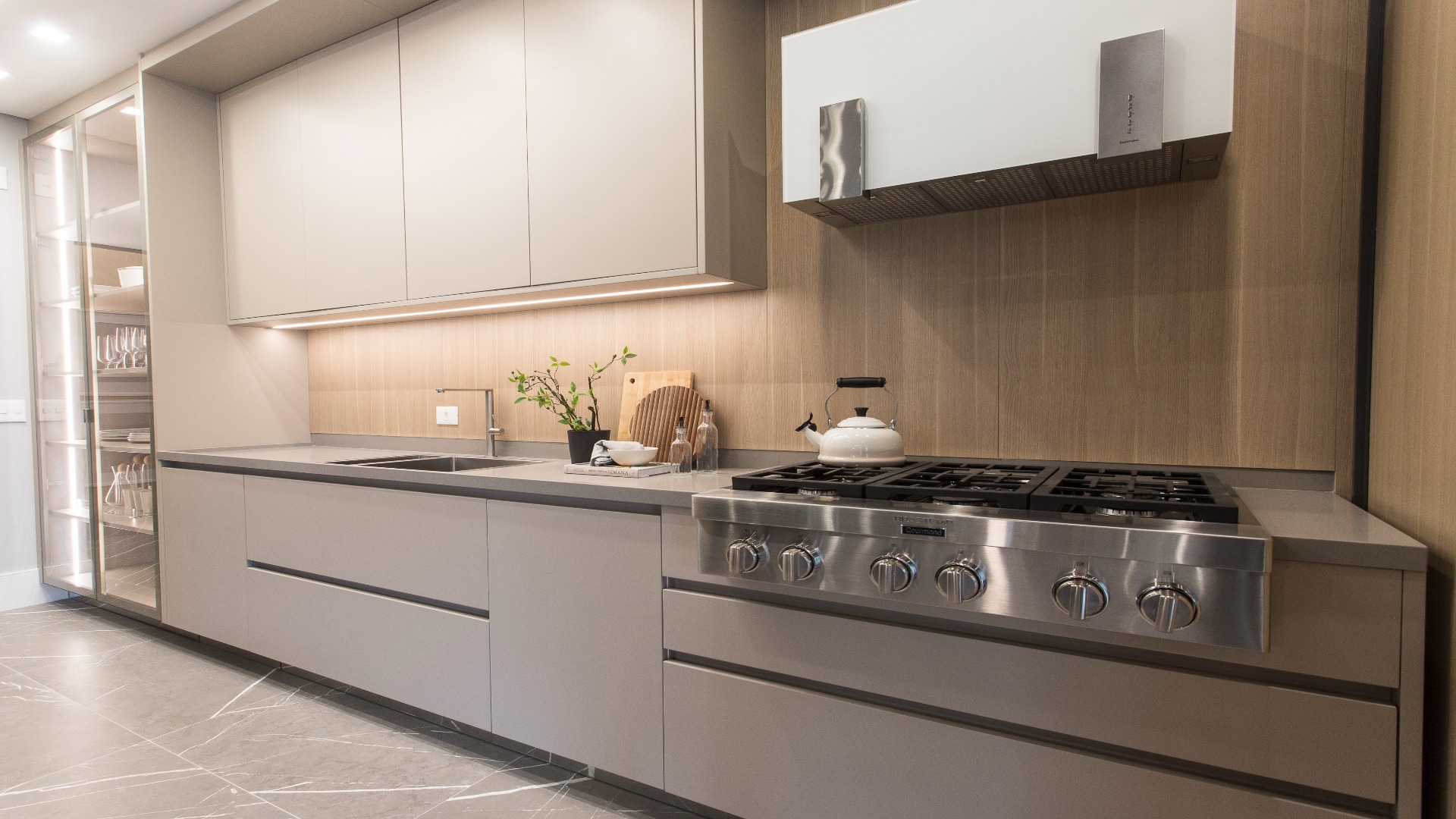 APARTAMENTO COM 3 SUÍTES E 4 VAGAS NO ECOVILLE