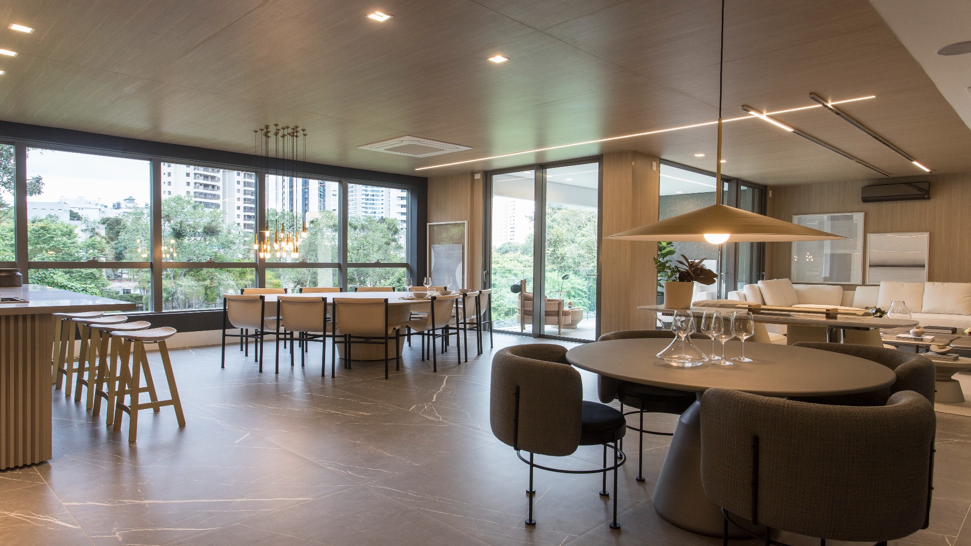 APARTAMENTO COM 3 SUÍTES E 4 VAGAS NO ECOVILLE