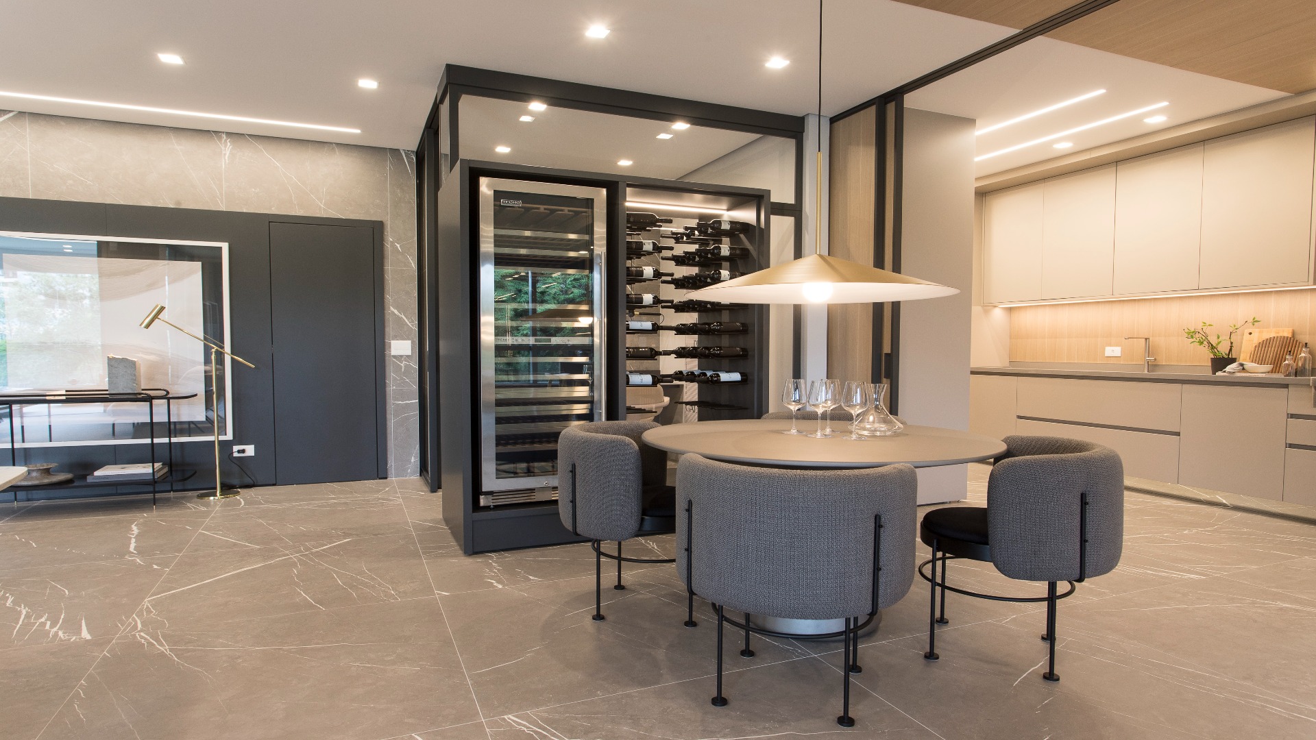 APARTAMENTO COM 3 SUÍTES E 4 VAGAS NO ECOVILLE