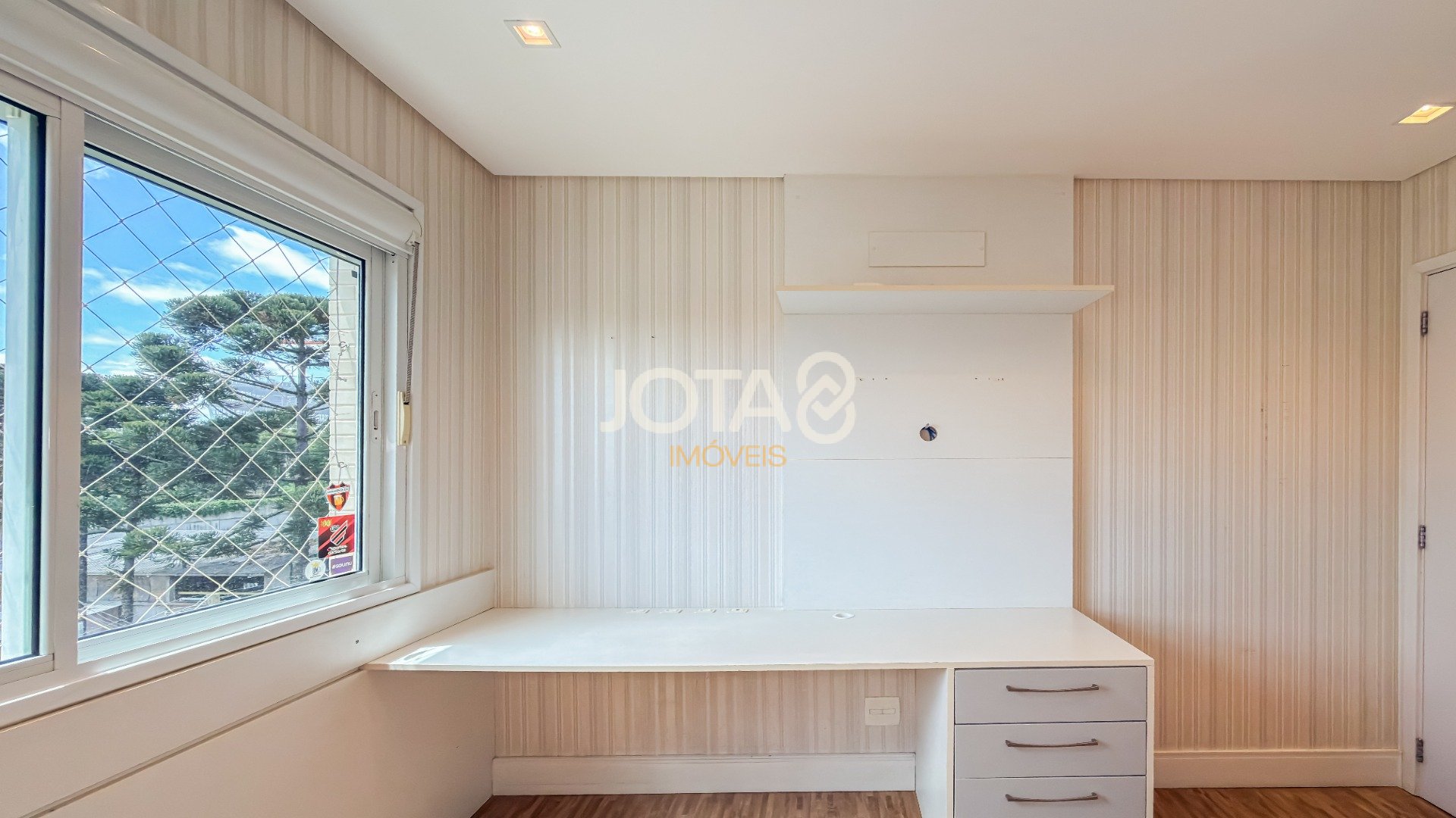 APARTAMENTO 4 QUARTOS COM ELEVADOR PRIVATIVO NO ECOVILLE - COND CLUBE