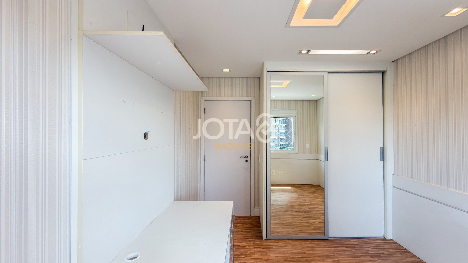 APARTAMENTO 4 QUARTOS COM ELEVADOR PRIVATIVO NO ECOVILLE - COND CLUBE