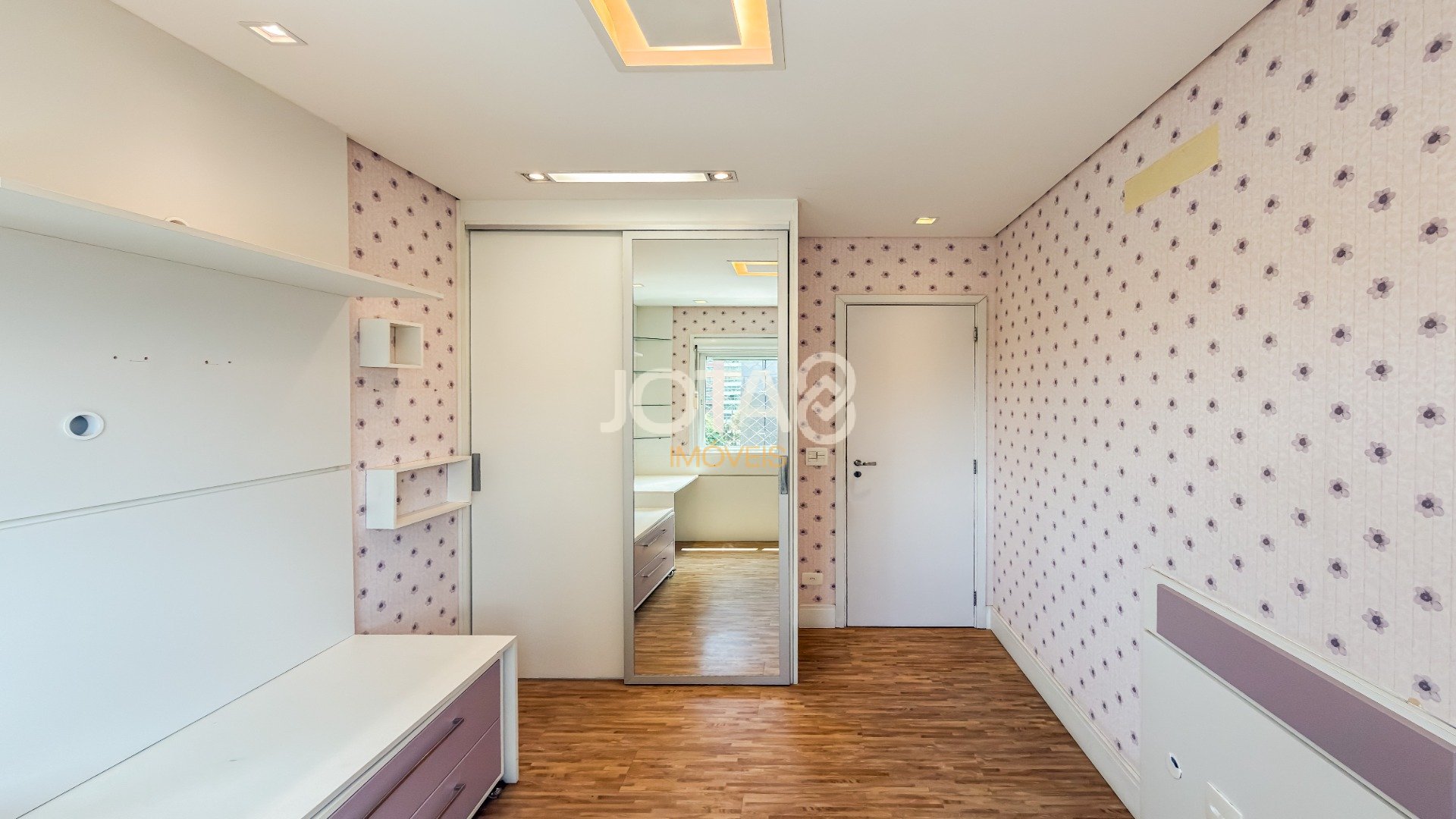 APARTAMENTO 4 QUARTOS COM ELEVADOR PRIVATIVO NO ECOVILLE - COND CLUBE