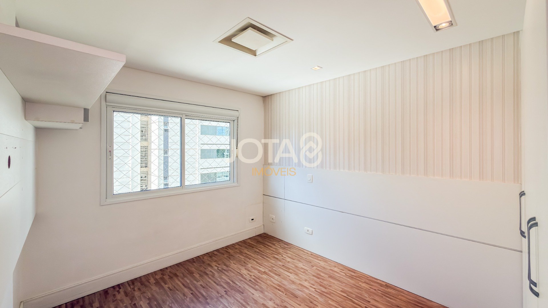 APARTAMENTO 4 QUARTOS COM ELEVADOR PRIVATIVO NO ECOVILLE - COND CLUBE