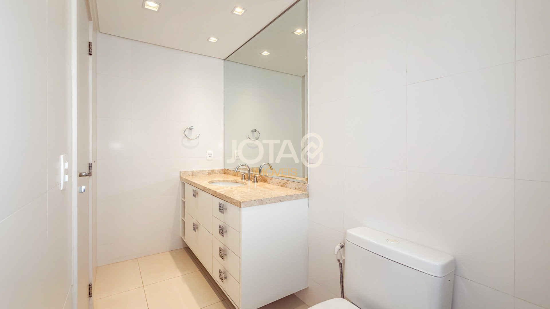 APARTAMENTO 4 QUARTOS COM ELEVADOR PRIVATIVO NO ECOVILLE - COND CLUBE