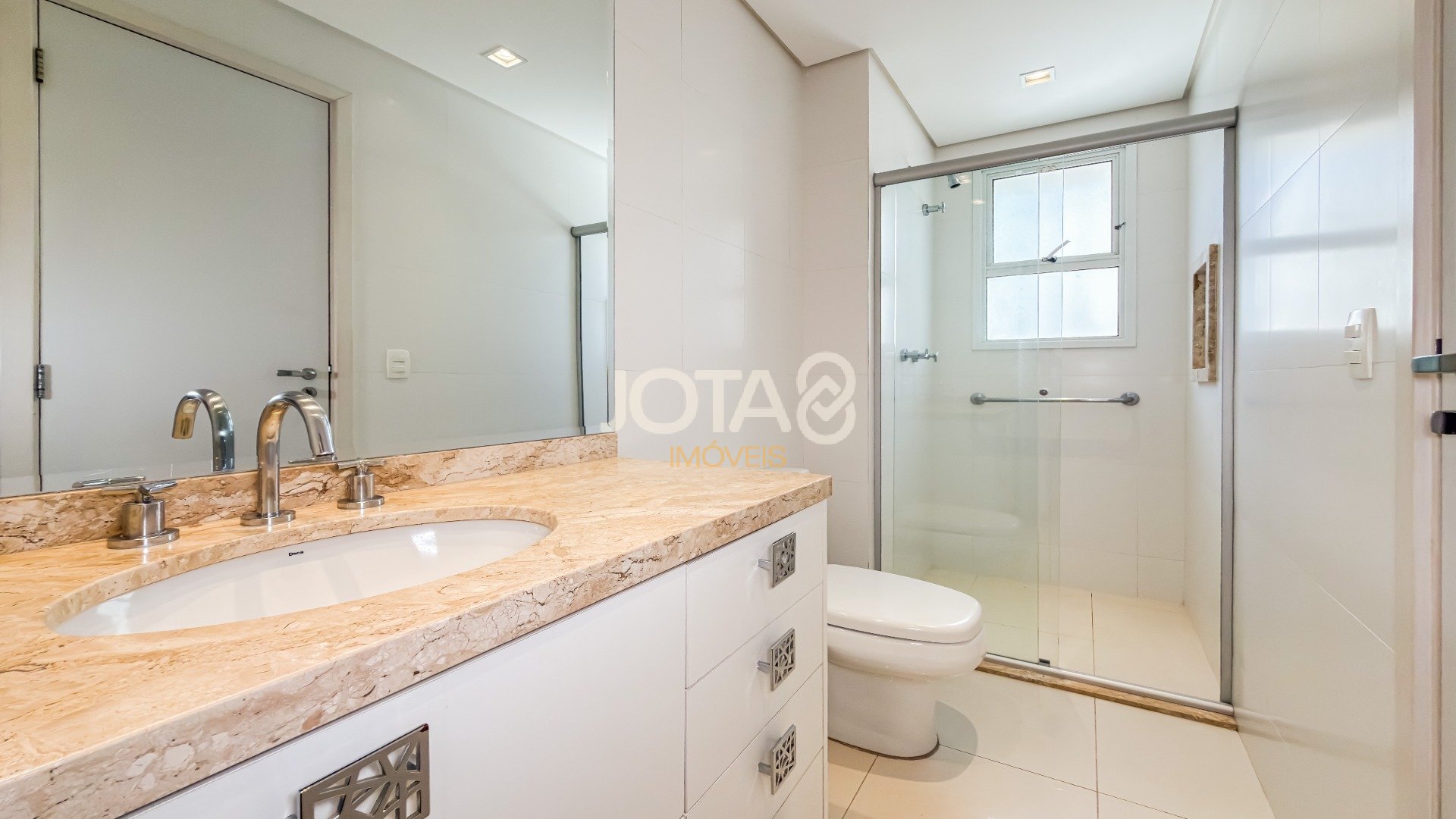 APARTAMENTO 4 QUARTOS COM ELEVADOR PRIVATIVO NO ECOVILLE - COND CLUBE