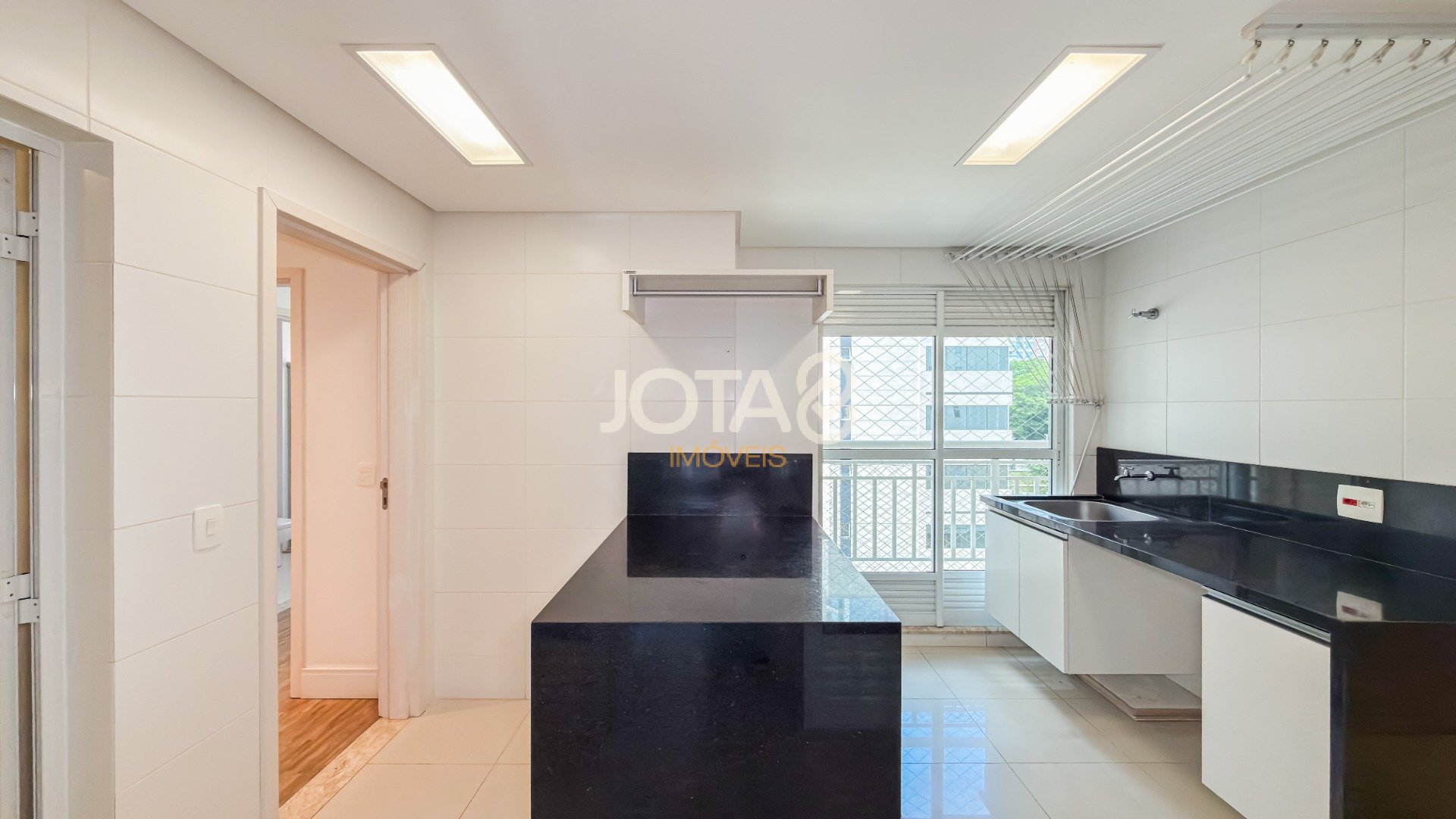 APARTAMENTO 4 QUARTOS COM ELEVADOR PRIVATIVO NO ECOVILLE - COND CLUBE