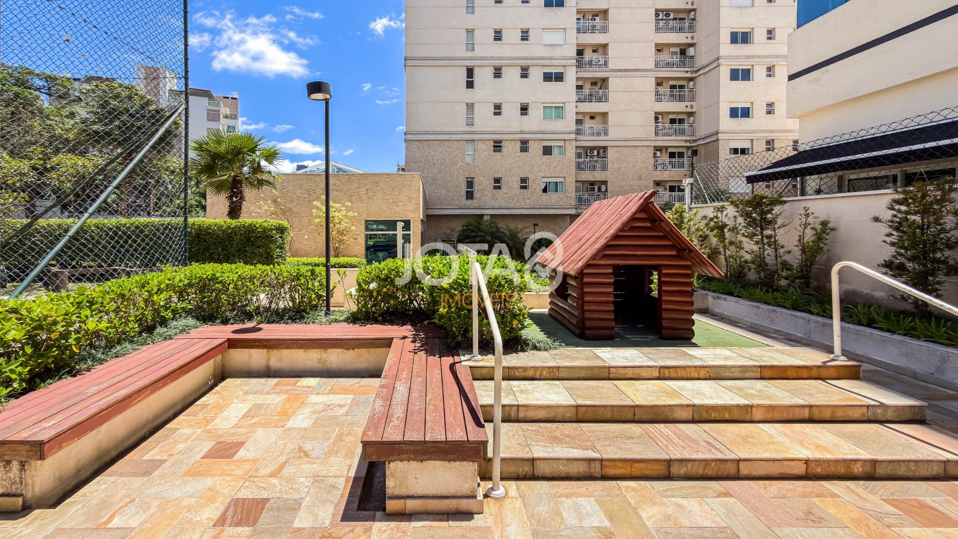 APARTAMENTO 4 QUARTOS COM ELEVADOR PRIVATIVO NO ECOVILLE - COND CLUBE