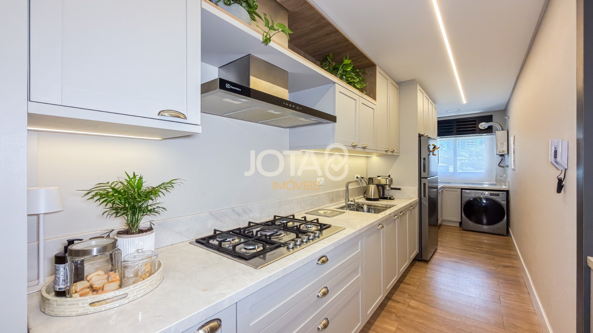 APARTAMENTO MOBILIADO 2 QUARTOS NO BIGORRILHO