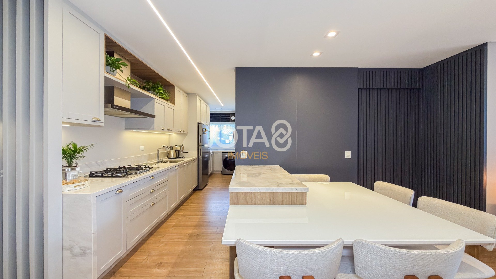 APARTAMENTO MOBILIADO 2 QUARTOS NO BIGORRILHO