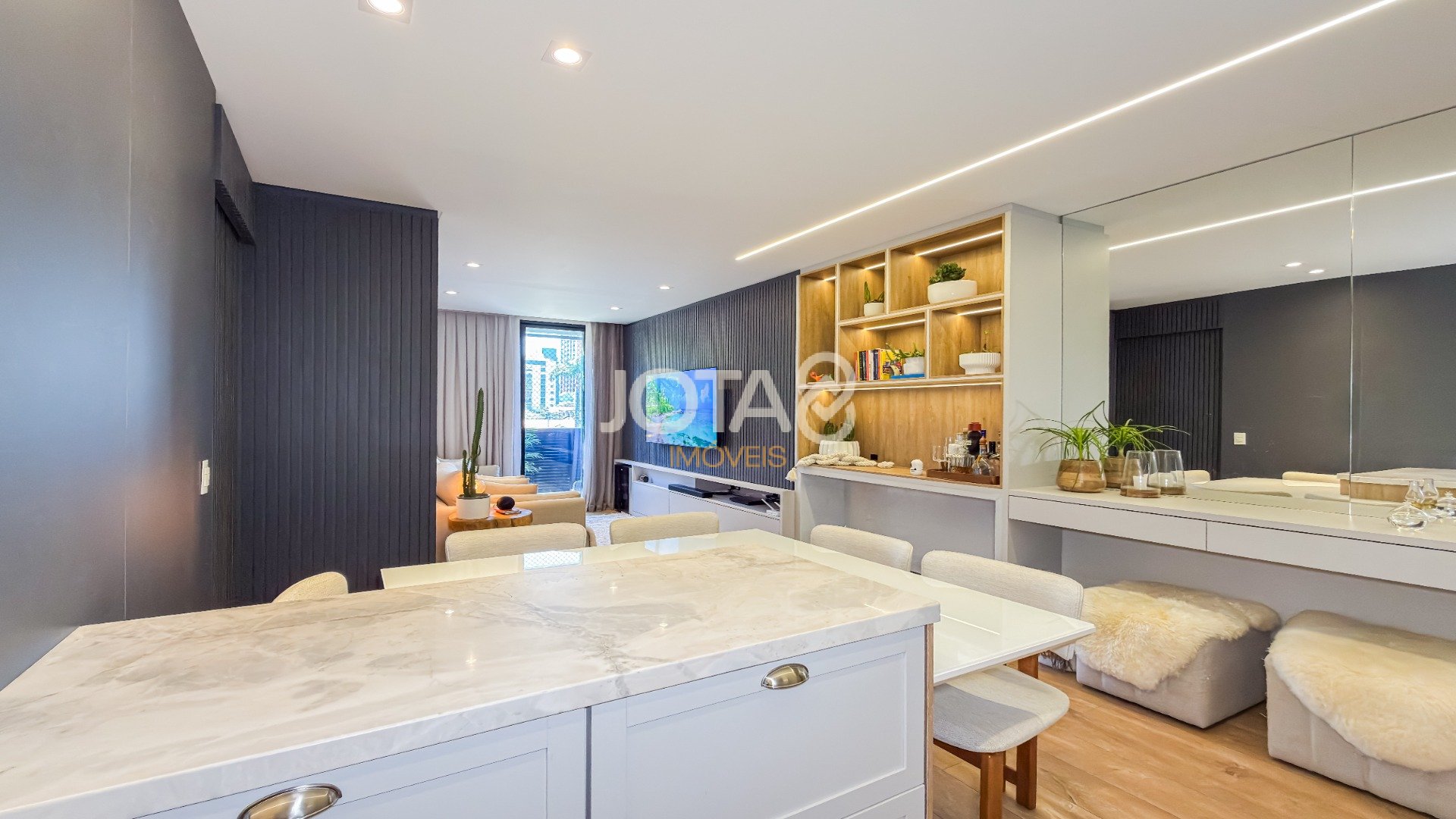 APARTAMENTO MOBILIADO 2 QUARTOS NO BIGORRILHO