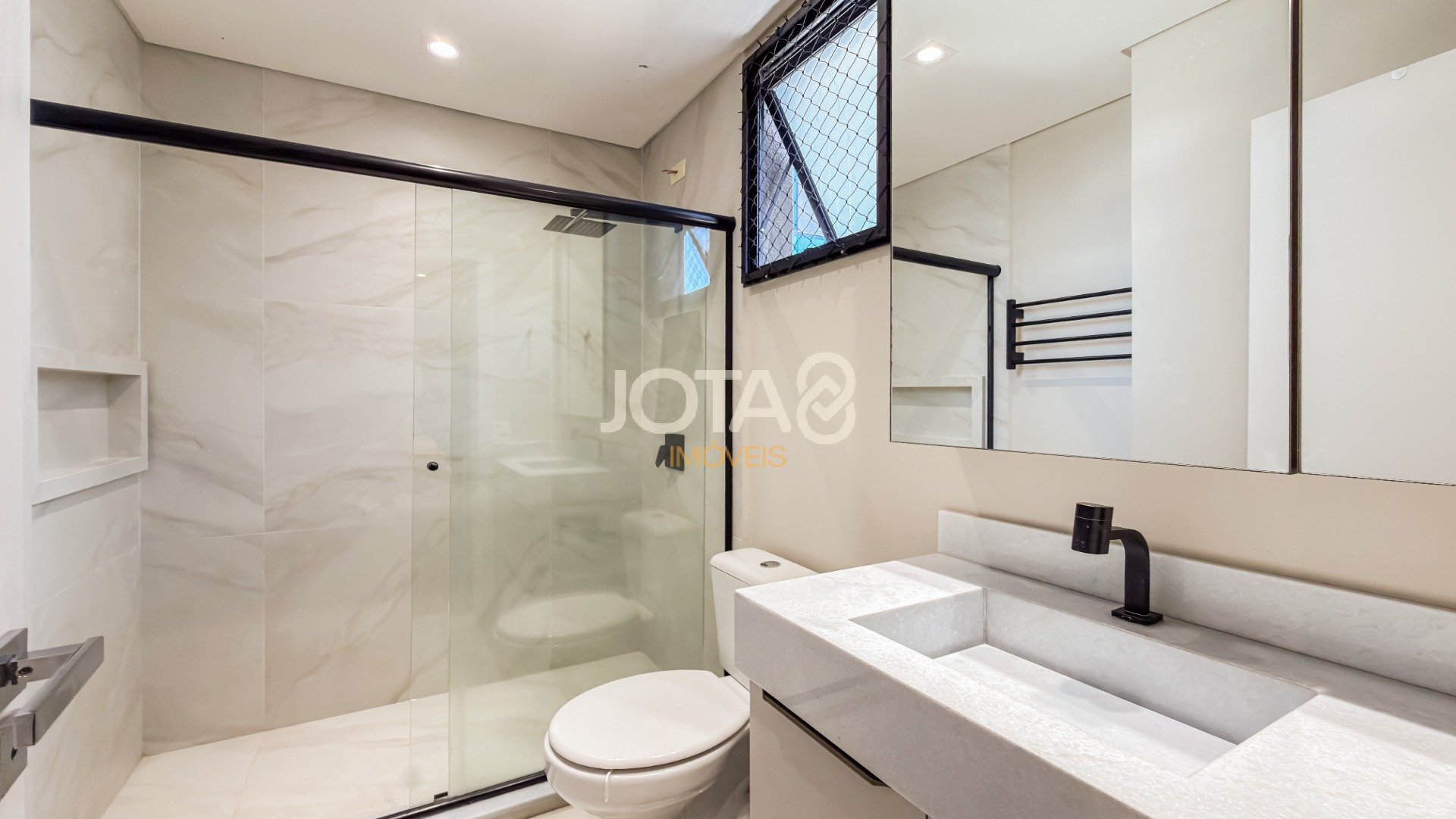 APARTAMENTO MOBILIADO 2 QUARTOS NO BIGORRILHO