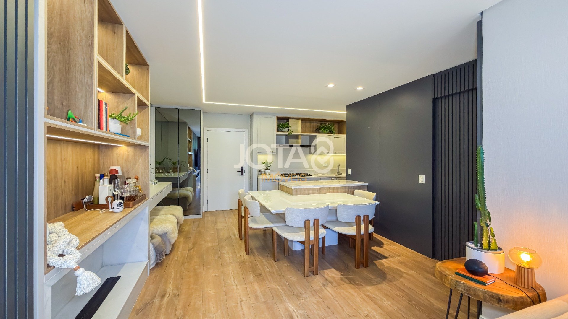 APARTAMENTO MOBILIADO 2 QUARTOS NO BIGORRILHO