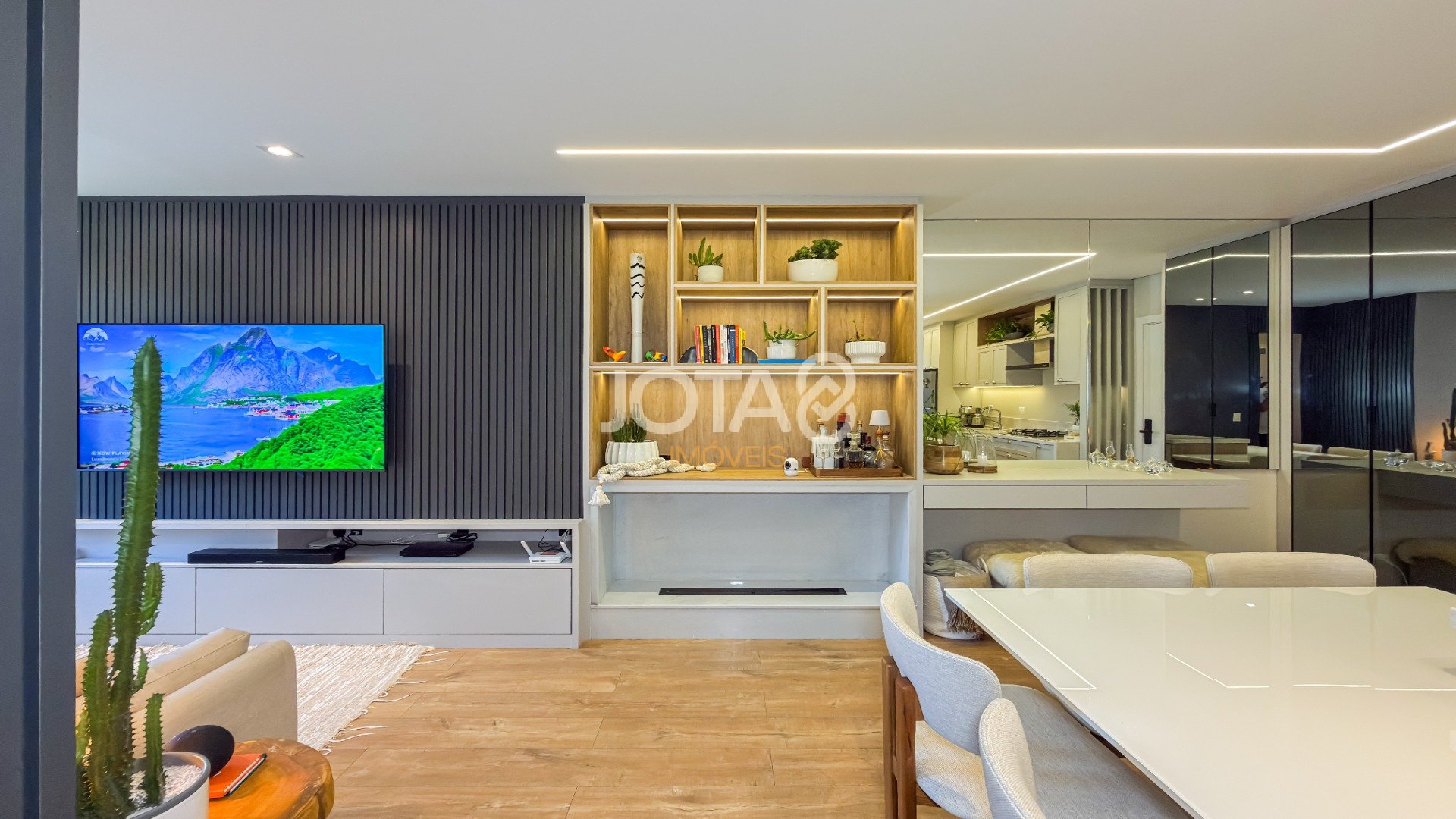 APARTAMENTO MOBILIADO 2 QUARTOS NO BIGORRILHO