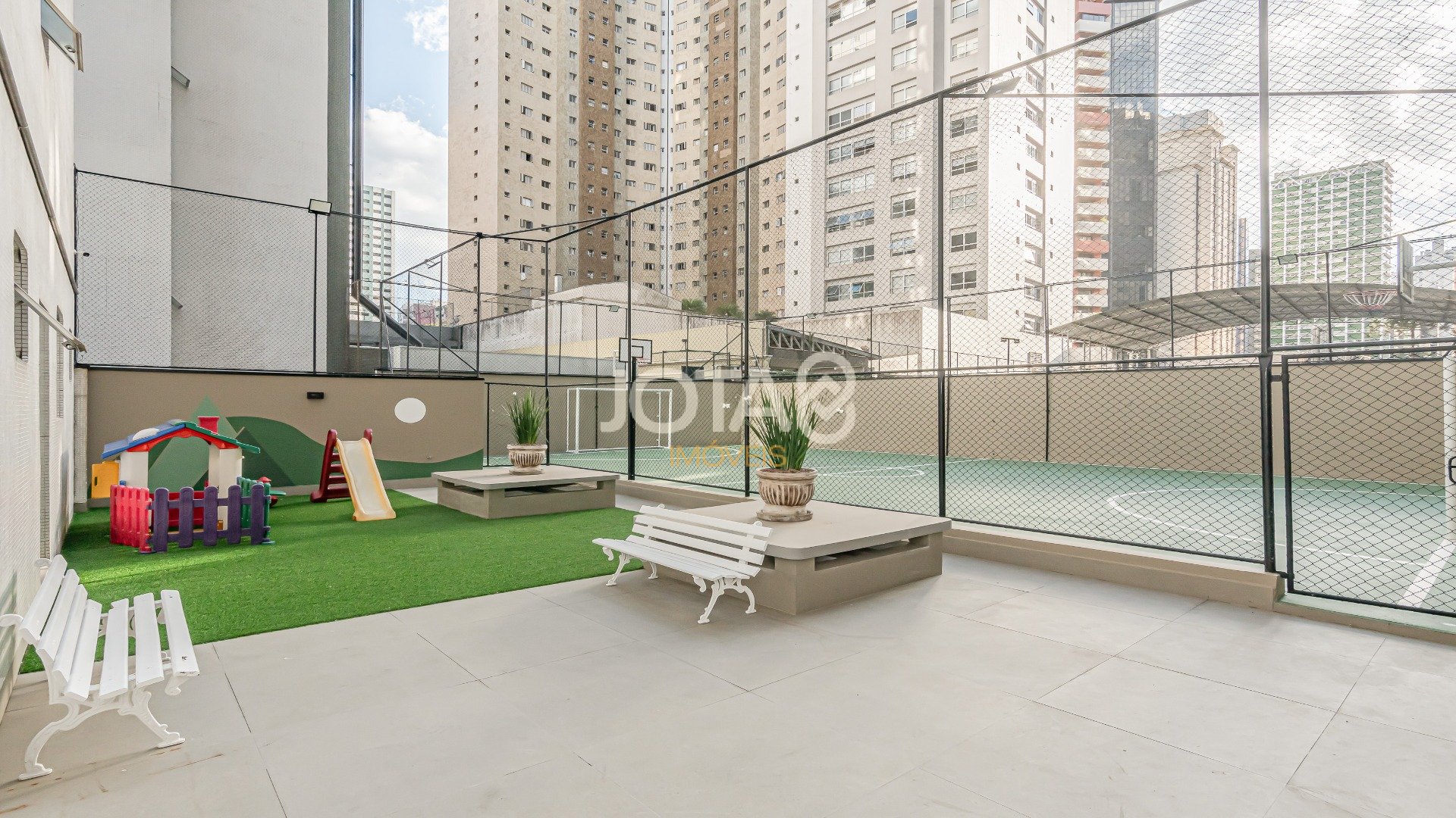 APARTAMENTO NO BATEL AO LADO DA PRAÇA DO JAPÃO!