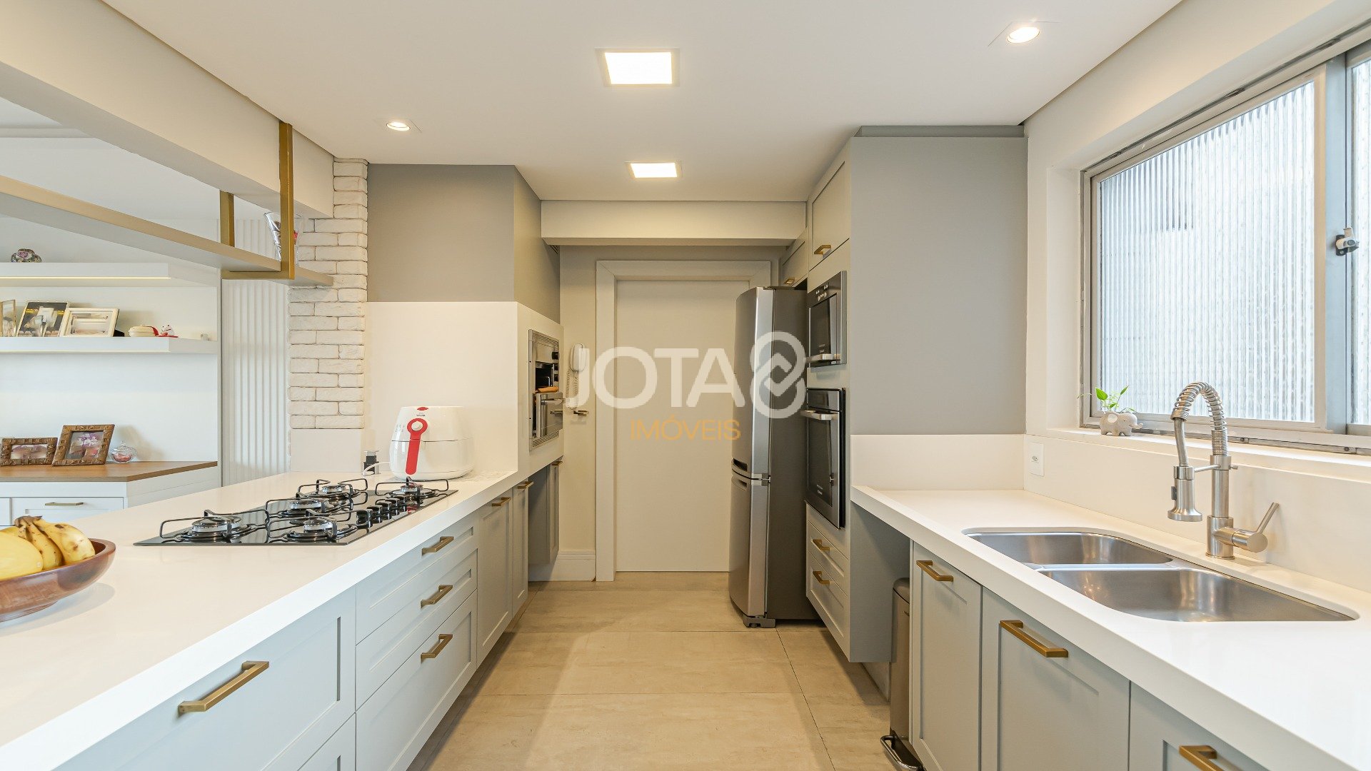 APARTAMENTO NO BATEL AO LADO DA PRAÇA DO JAPÃO!