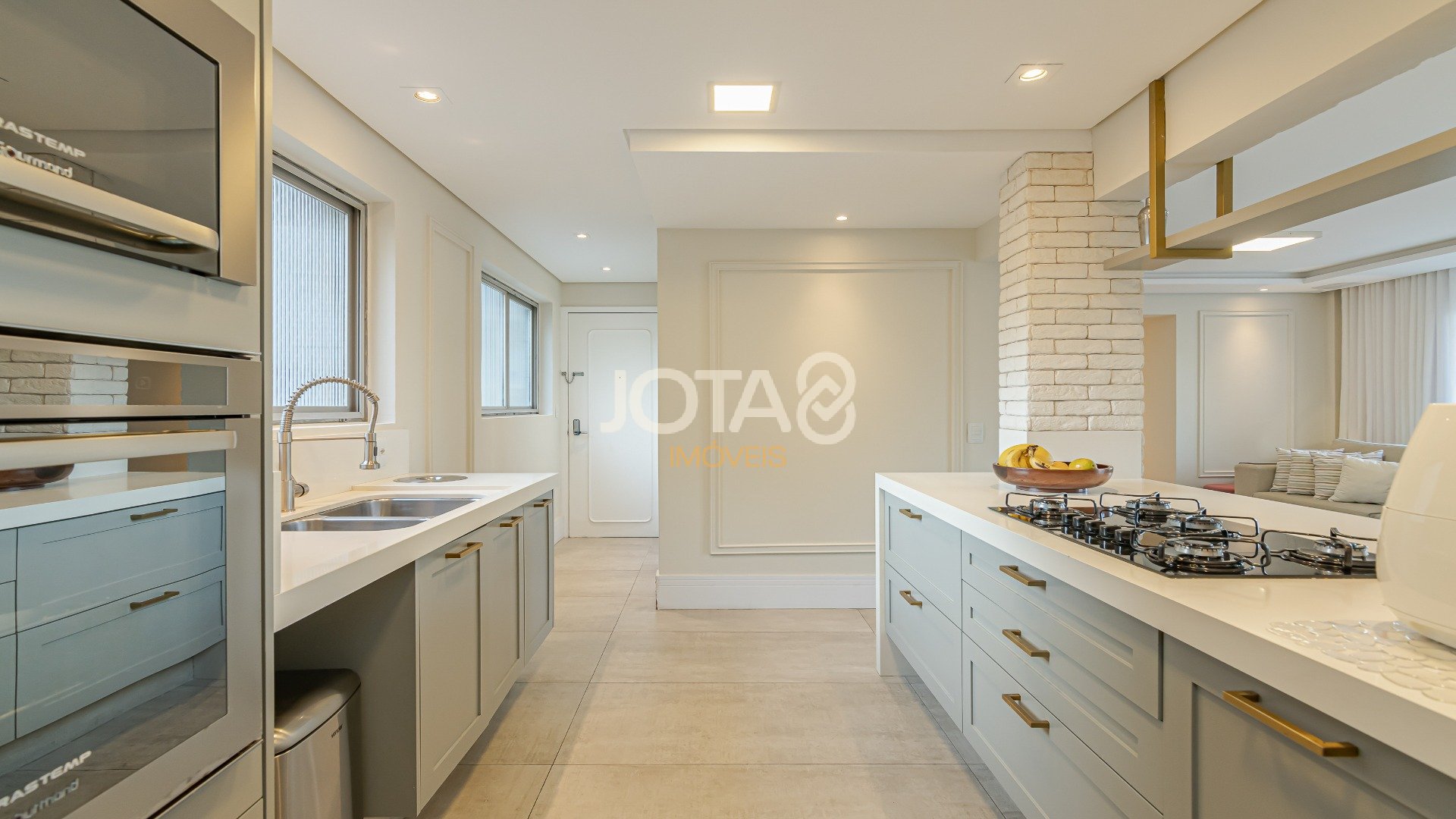 APARTAMENTO NO BATEL AO LADO DA PRAÇA DO JAPÃO!