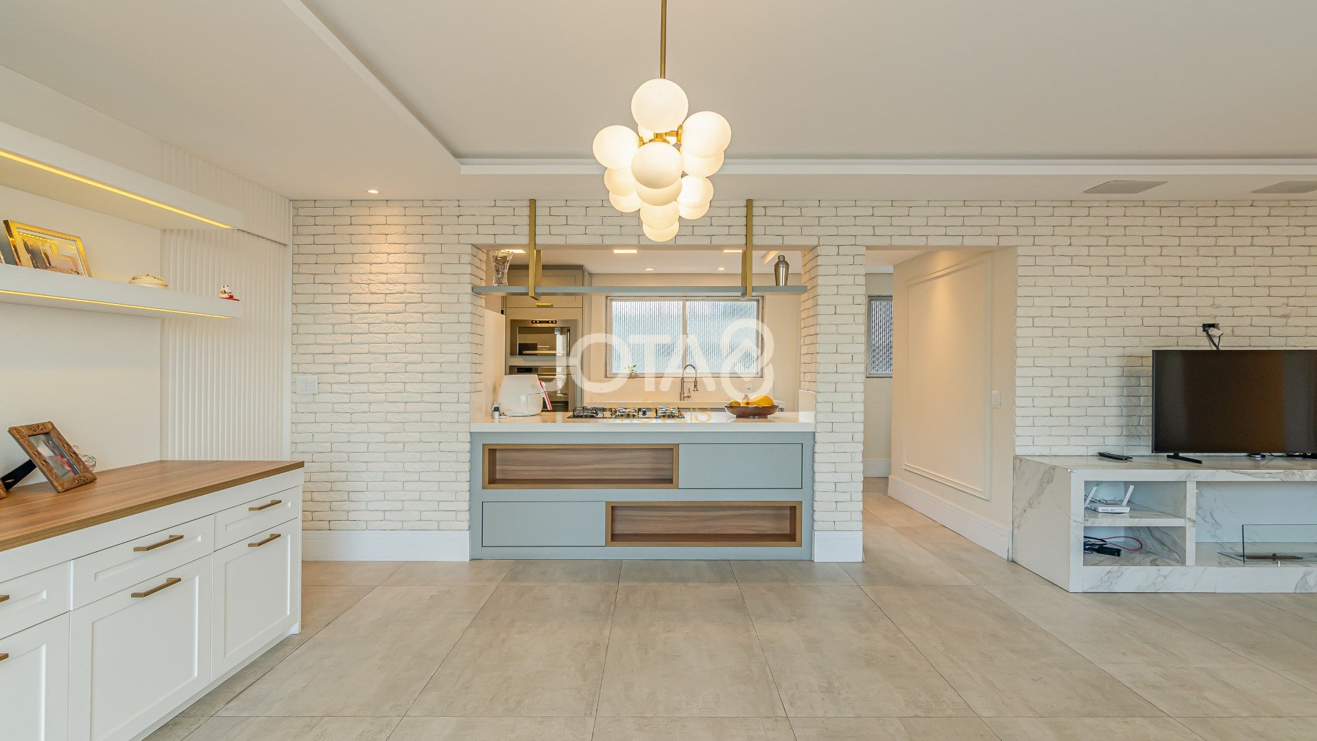 APARTAMENTO NO BATEL AO LADO DA PRAÇA DO JAPÃO!