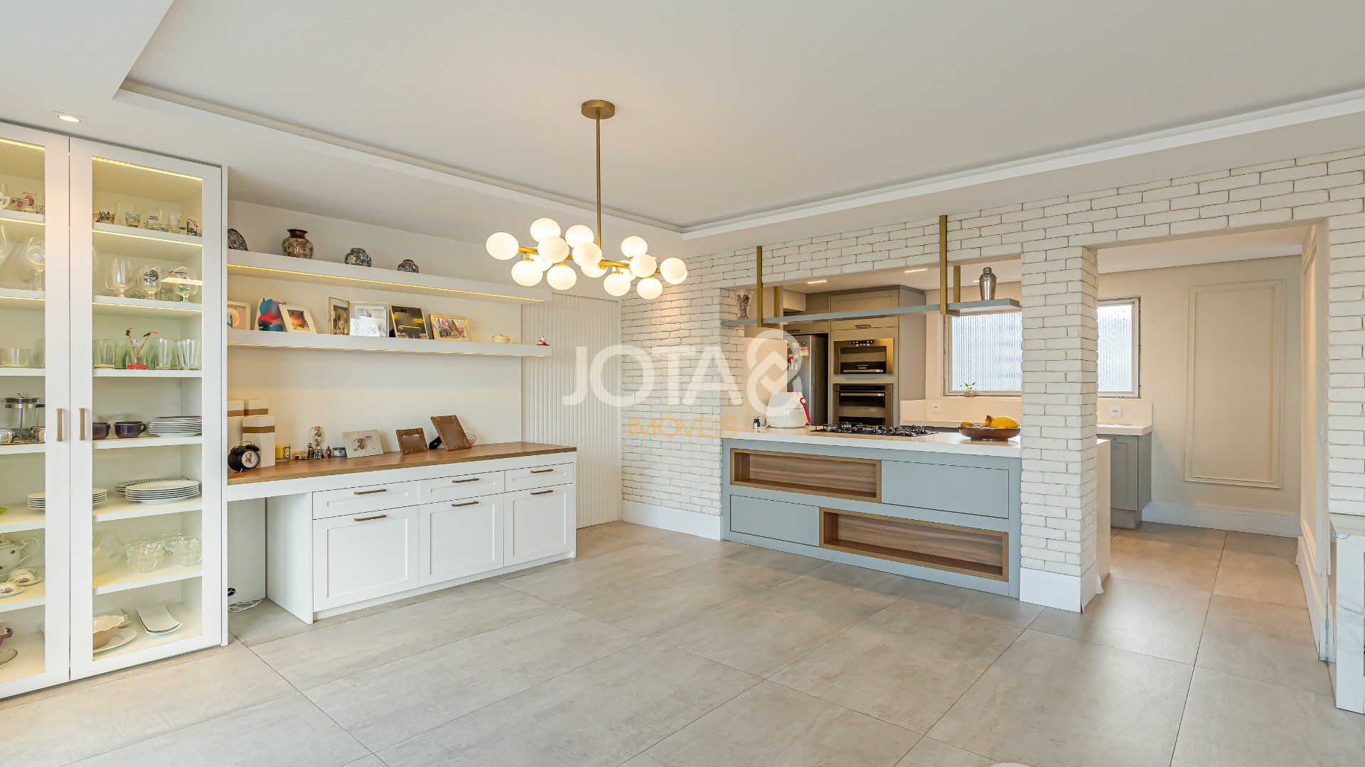 APARTAMENTO NO BATEL AO LADO DA PRAÇA DO JAPÃO!