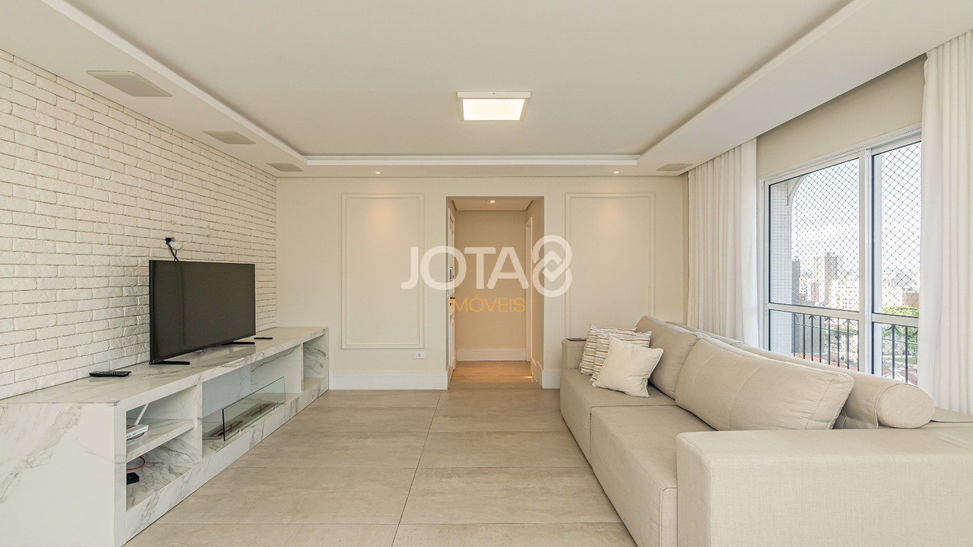 APARTAMENTO NO BATEL AO LADO DA PRAÇA DO JAPÃO!